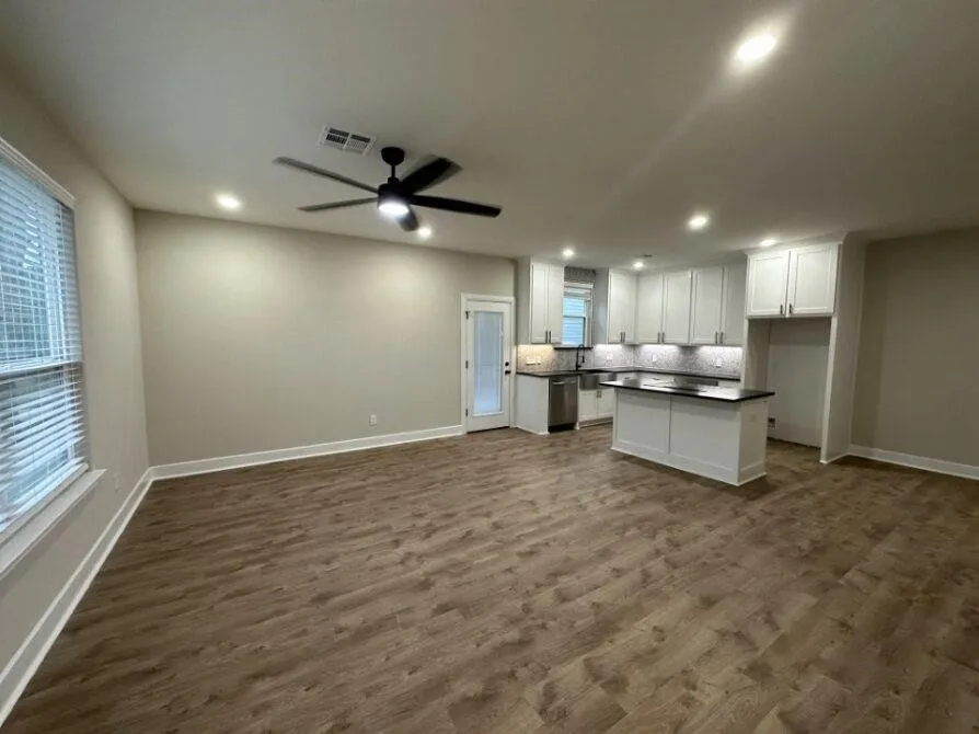 Single Family Residence For Rent in Grayson County , 914 W Baker Street, Denison, Texas 75020, 3 Bedroom, 2 Bathroom, 1 Garage spaces, 1,319 Sqft, built in 2023, mls#21359939, Real Estate Agent in Denison, Homes For Rent in Grayson county, Homes For Rent in Denison, Realtor in Denison Texas, Real Estate Brokerage Independent Realty Texas, Luminita Cordes Realtor