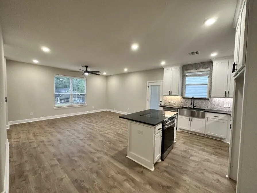 Single Family Residence For Rent in Grayson County , 914 W Baker Street, Denison, Texas 75020, 3 Bedroom, 2 Bathroom, 1 Garage spaces, 1,319 Sqft, built in 2023, mls#21359939, Real Estate Agent in Denison, Homes For Rent in Grayson county, Homes For Rent in Denison, Realtor in Denison Texas, Real Estate Brokerage Independent Realty Texas, Luminita Cordes Realtor