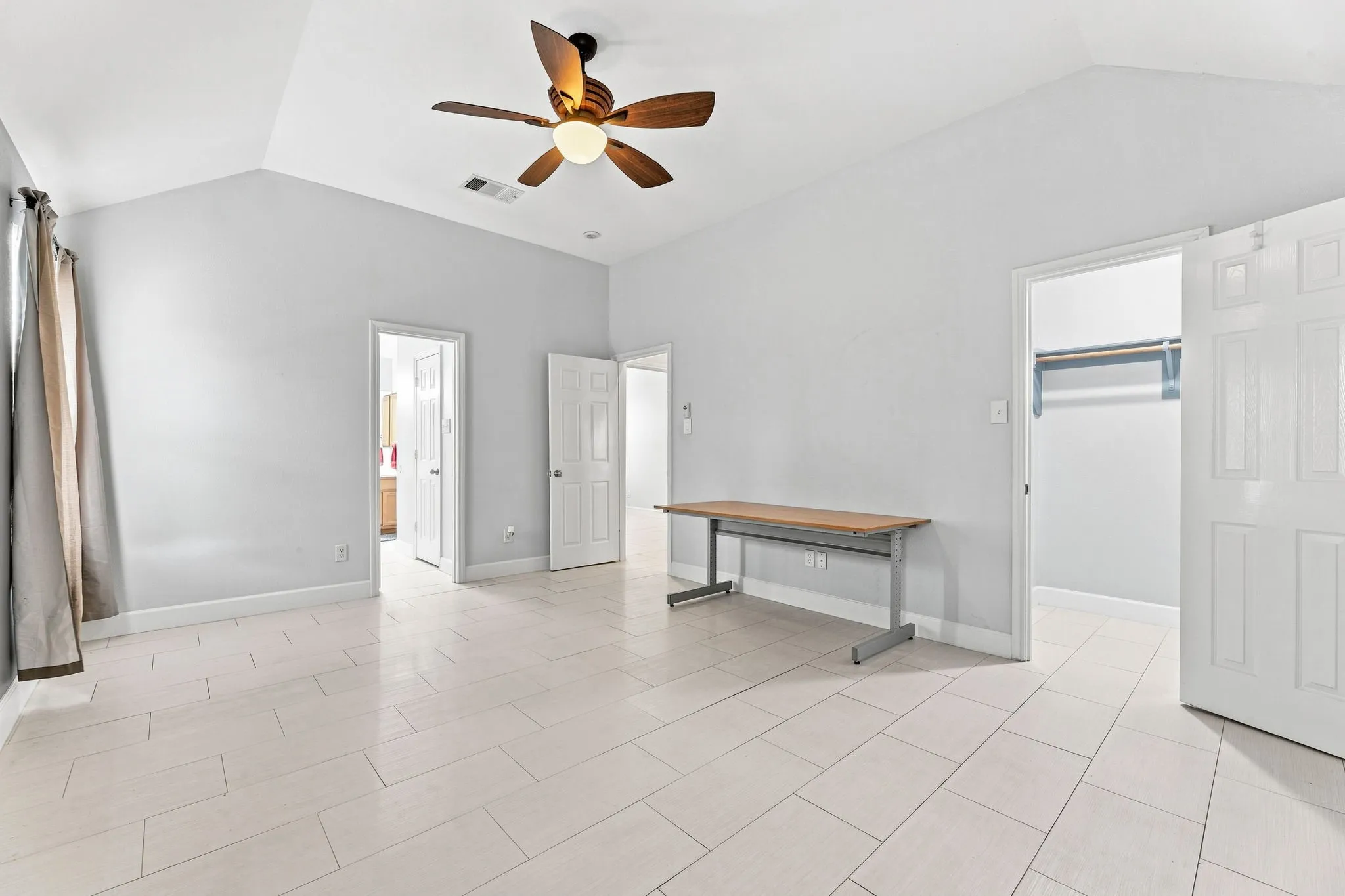Single Family Residence For Sale in Tarrant County , 4849 Summer Oaks Lane, Fort Worth, Texas 76123, 4 Bedroom, 2 Bathroom, 2 Garage spaces, 2,135 Sqft, built in 2005, mls#21352096, Real Estate Agent in Fort Worth, Homes For Sale in Tarrant county, Homes For Sale in Fort Worth, Realtor in Fort Worth Texas, Real Estate Brokerage Independent Realty Texas, Luminita Cordes Realtor