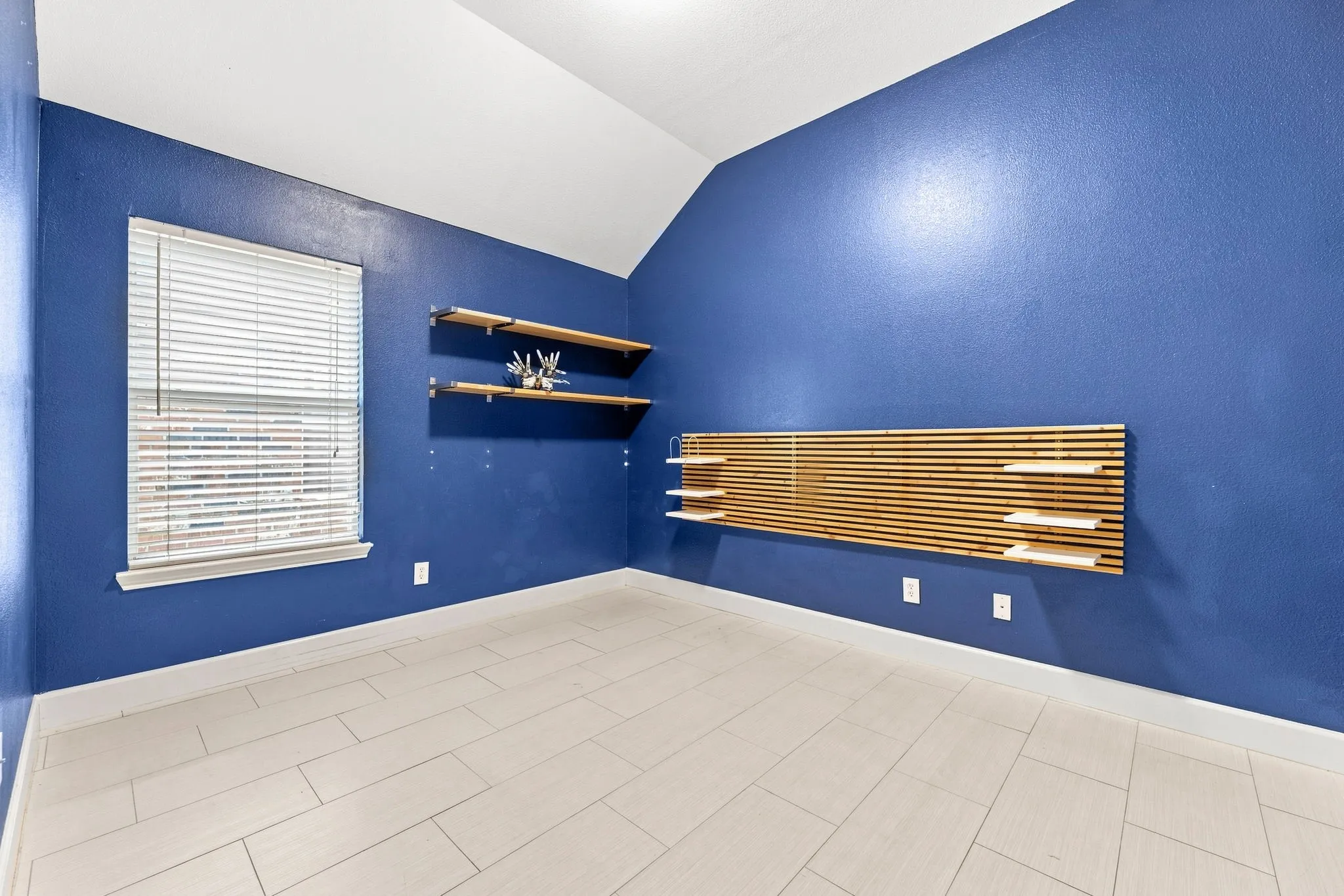 Single Family Residence For Sale in Tarrant County , 4849 Summer Oaks Lane, Fort Worth, Texas 76123, 4 Bedroom, 2 Bathroom, 2 Garage spaces, 2,135 Sqft, built in 2005, mls#21352096, Real Estate Agent in Fort Worth, Homes For Sale in Tarrant county, Homes For Sale in Fort Worth, Realtor in Fort Worth Texas, Real Estate Brokerage Independent Realty Texas, Luminita Cordes Realtor