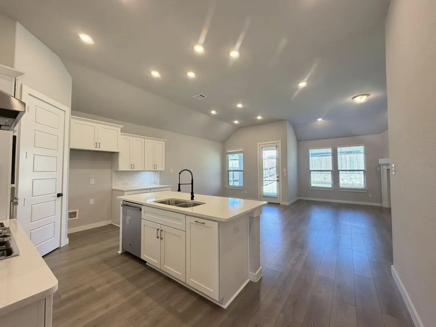 Single Family Residence For Sale in Collin County , 4008 Nightingale Street, Celina, Texas 75009, 4 Bedroom, 3 Bathroom, 2 Garage spaces, 2,040 Sqft, built in 2021, mls#21359930, Real Estate Agent in Celina, Homes For Sale in Collin county, Homes For Sale in Celina, Realtor in Celina Texas, Real Estate Brokerage Independent Realty Texas, Luminita Cordes Realtor