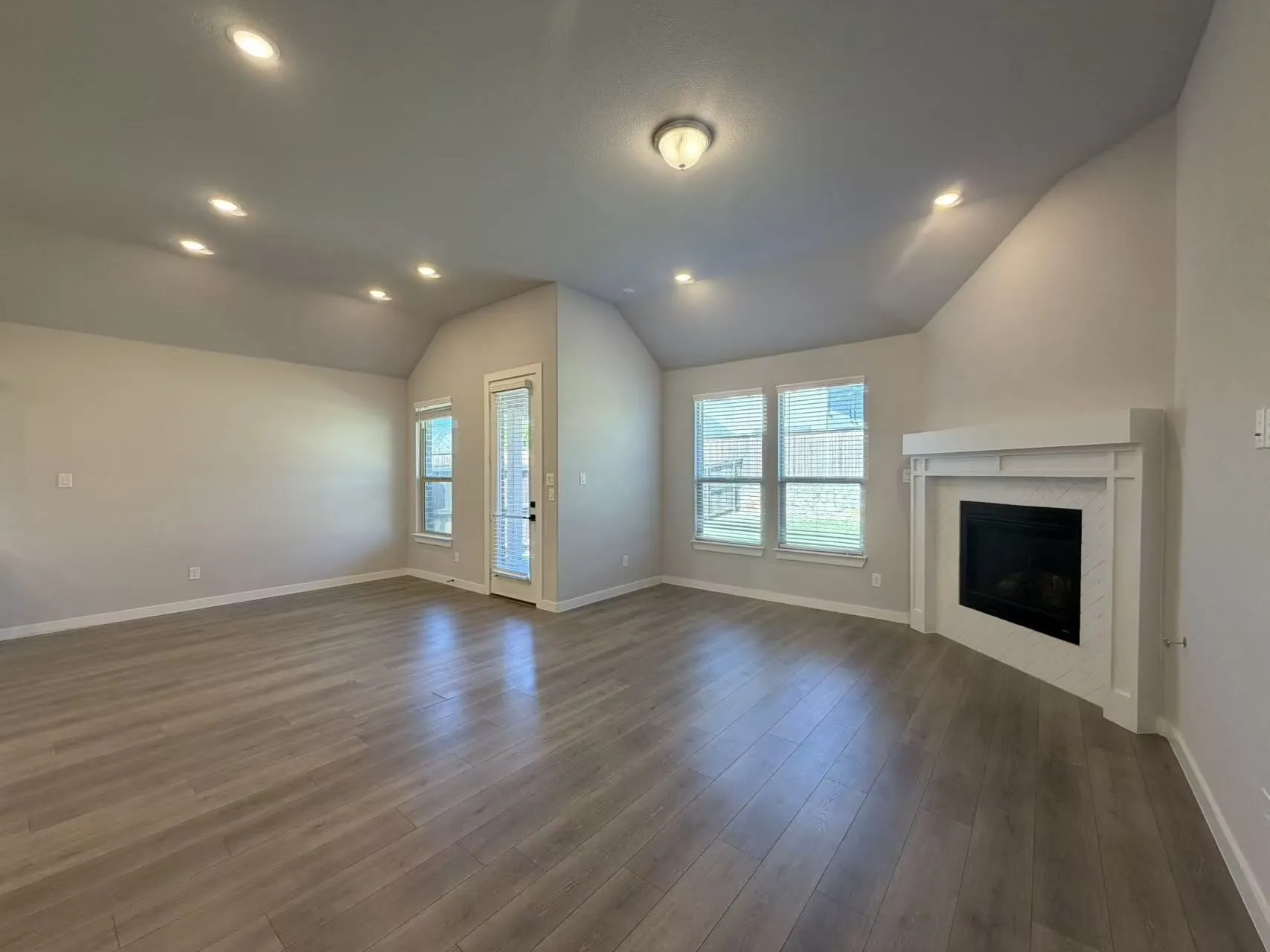 Single Family Residence For Sale in Collin County , 4008 Nightingale Street, Celina, Texas 75009, 4 Bedroom, 3 Bathroom, 2 Garage spaces, 2,040 Sqft, built in 2021, mls#21359930, Real Estate Agent in Celina, Homes For Sale in Collin county, Homes For Sale in Celina, Realtor in Celina Texas, Real Estate Brokerage Independent Realty Texas, Luminita Cordes Realtor