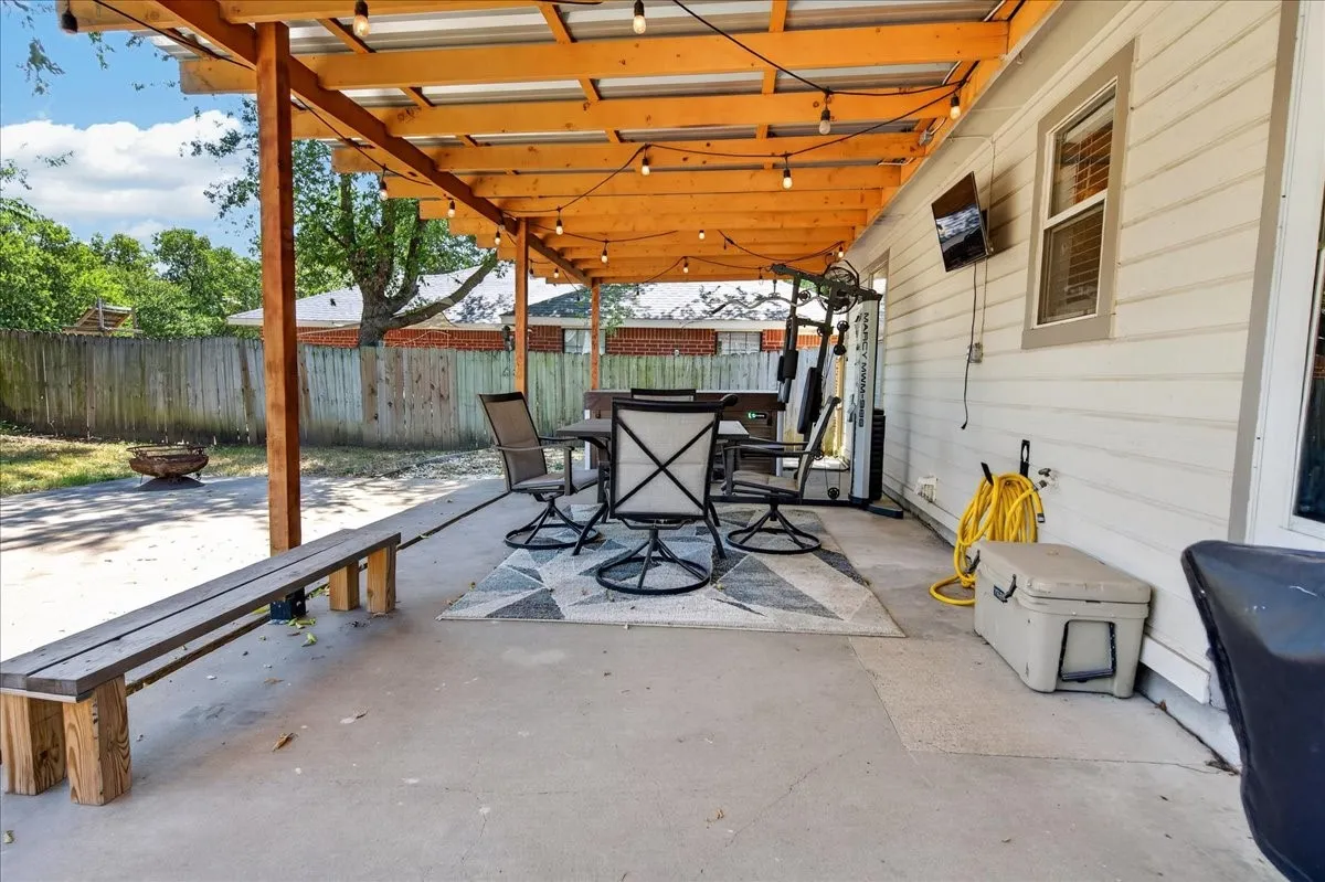 Single Family Residence For Sale in Johnson County , 401 S 3rd Street, Grandview, Texas 76050, 2 Bedroom, 1 Bathroom, Garage spaces, 832 Sqft, built in 1999, mls#21359324, Real Estate Agent in Grandview, Homes For Sale in Johnson county, Homes For Sale in Grandview, Realtor in Grandview Texas, Real Estate Brokerage Independent Realty Texas, Luminita Cordes Realtor