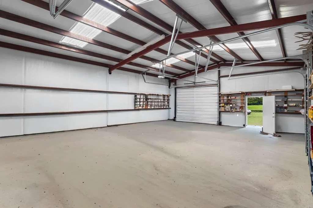 Single Family Residence For Sale in Van Zandt County , 290 A Vz County Road 3222, Wills Point, Texas 75169, 3 Bedroom, 3 Bathroom, 1 Garage spaces, 1,797 Sqft, built in 1995, mls#21359948, Real Estate Agent in Wills Point, Homes For Sale in Van Zandt county, Homes For Sale in Wills Point, Realtor in Wills Point Texas, Real Estate Brokerage Independent Realty Texas, Luminita Cordes Realtor