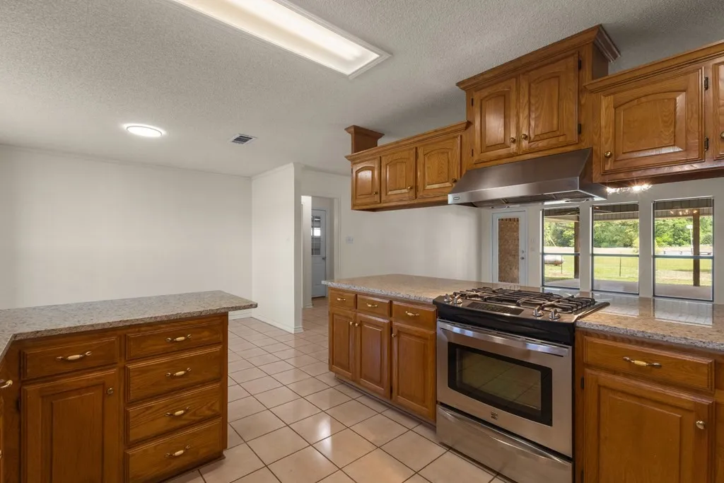 Single Family Residence For Sale in Van Zandt County , 290 A Vz County Road 3222, Wills Point, Texas 75169, 3 Bedroom, 3 Bathroom, 1 Garage spaces, 1,797 Sqft, built in 1995, mls#21359948, Real Estate Agent in Wills Point, Homes For Sale in Van Zandt county, Homes For Sale in Wills Point, Realtor in Wills Point Texas, Real Estate Brokerage Independent Realty Texas, Luminita Cordes Realtor