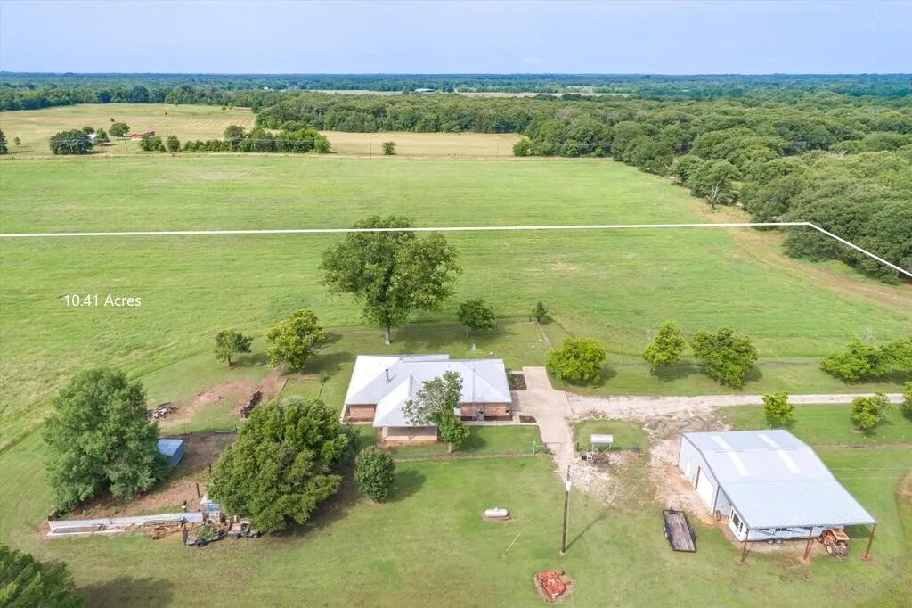 Single Family Residence For Sale in Van Zandt County , 290 A Vz County Road 3222, Wills Point, Texas 75169, 3 Bedroom, 3 Bathroom, 1 Garage spaces, 1,797 Sqft, built in 1995, mls#21359948, Real Estate Agent in Wills Point, Homes For Sale in Van Zandt county, Homes For Sale in Wills Point, Realtor in Wills Point Texas, Real Estate Brokerage Independent Realty Texas, Luminita Cordes Realtor