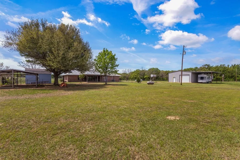 Single Family Residence For Sale in Van Zandt County , 290 A Vz County Road 3222, Wills Point, Texas 75169, 3 Bedroom, 3 Bathroom, 1 Garage spaces, 1,797 Sqft, built in 1995, mls#21359948, Real Estate Agent in Wills Point, Homes For Sale in Van Zandt county, Homes For Sale in Wills Point, Realtor in Wills Point Texas, Real Estate Brokerage Independent Realty Texas, Luminita Cordes Realtor