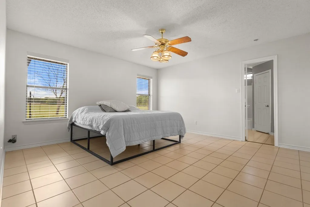 Single Family Residence For Sale in Van Zandt County , 290 A Vz County Road 3222, Wills Point, Texas 75169, 3 Bedroom, 3 Bathroom, 1 Garage spaces, 1,797 Sqft, built in 1995, mls#21359948, Real Estate Agent in Wills Point, Homes For Sale in Van Zandt county, Homes For Sale in Wills Point, Realtor in Wills Point Texas, Real Estate Brokerage Independent Realty Texas, Luminita Cordes Realtor