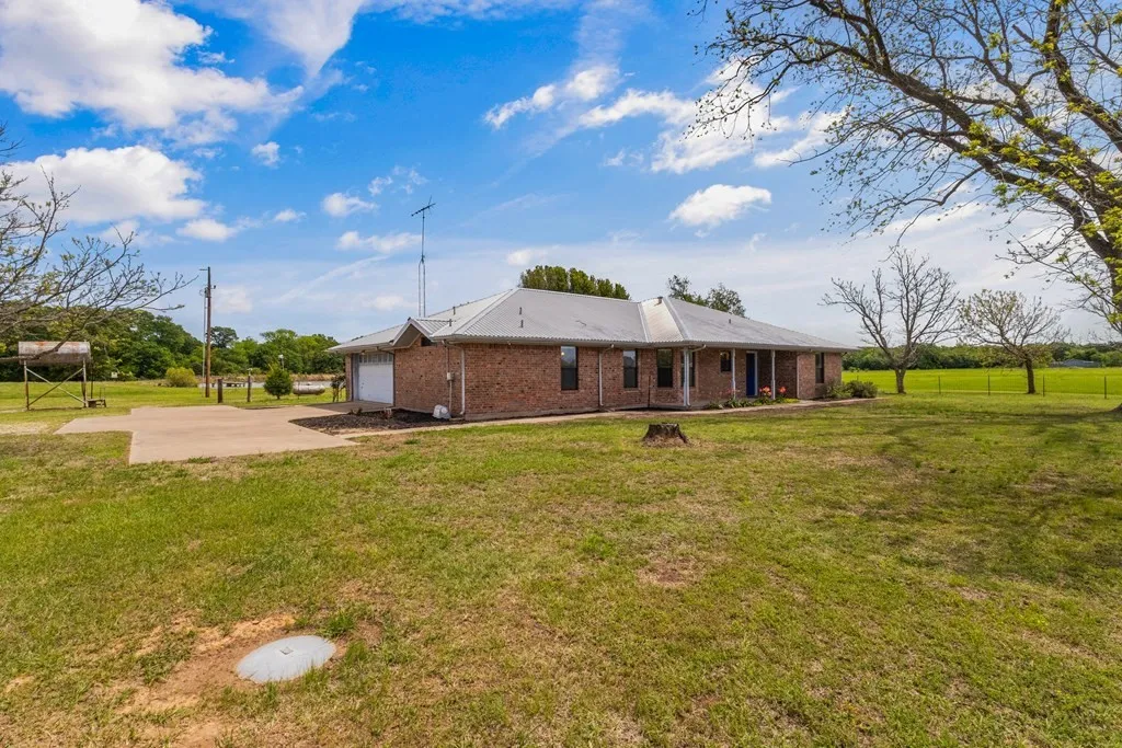Single Family Residence For Sale in Van Zandt County , 290 A Vz County Road 3222, Wills Point, Texas 75169, 3 Bedroom, 3 Bathroom, 1 Garage spaces, 1,797 Sqft, built in 1995, mls#21359948, Real Estate Agent in Wills Point, Homes For Sale in Van Zandt county, Homes For Sale in Wills Point, Realtor in Wills Point Texas, Real Estate Brokerage Independent Realty Texas, Luminita Cordes Realtor