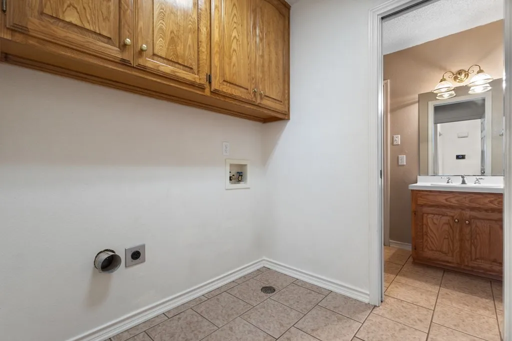 Single Family Residence For Sale in Van Zandt County , 290 A Vz County Road 3222, Wills Point, Texas 75169, 3 Bedroom, 3 Bathroom, 1 Garage spaces, 1,797 Sqft, built in 1995, mls#21359948, Real Estate Agent in Wills Point, Homes For Sale in Van Zandt county, Homes For Sale in Wills Point, Realtor in Wills Point Texas, Real Estate Brokerage Independent Realty Texas, Luminita Cordes Realtor