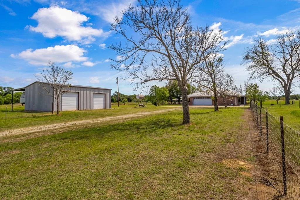 Single Family Residence For Sale in Van Zandt County , 290 A Vz County Road 3222, Wills Point, Texas 75169, 3 Bedroom, 3 Bathroom, 1 Garage spaces, 1,797 Sqft, built in 1995, mls#21359948, Real Estate Agent in Wills Point, Homes For Sale in Van Zandt county, Homes For Sale in Wills Point, Realtor in Wills Point Texas, Real Estate Brokerage Independent Realty Texas, Luminita Cordes Realtor