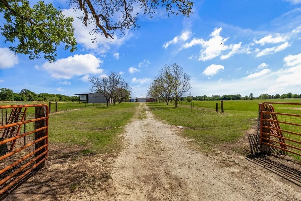 Single Family Residence For Sale in Van Zandt County , 290 A Vz County Road 3222, Wills Point, Texas 75169, 3 Bedroom, 3 Bathroom, 1 Garage spaces, 1,797 Sqft, built in 1995, mls#21359948, Real Estate Agent in Wills Point, Homes For Sale in Van Zandt county, Homes For Sale in Wills Point, Realtor in Wills Point Texas, Real Estate Brokerage Independent Realty Texas, Luminita Cordes Realtor