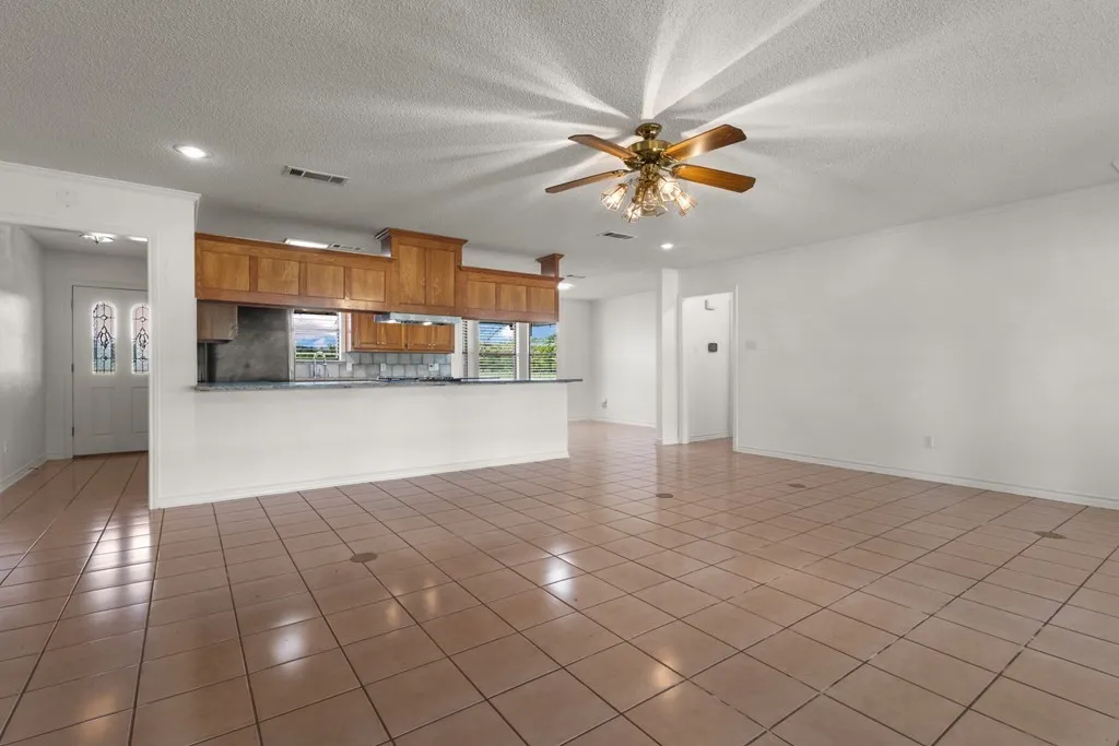 Single Family Residence For Sale in Van Zandt County , 290 A Vz County Road 3222, Wills Point, Texas 75169, 3 Bedroom, 3 Bathroom, 1 Garage spaces, 1,797 Sqft, built in 1995, mls#21359948, Real Estate Agent in Wills Point, Homes For Sale in Van Zandt county, Homes For Sale in Wills Point, Realtor in Wills Point Texas, Real Estate Brokerage Independent Realty Texas, Luminita Cordes Realtor