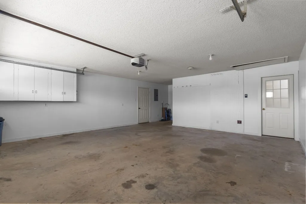 Single Family Residence For Sale in Van Zandt County , 290 A Vz County Road 3222, Wills Point, Texas 75169, 3 Bedroom, 3 Bathroom, 1 Garage spaces, 1,797 Sqft, built in 1995, mls#21359948, Real Estate Agent in Wills Point, Homes For Sale in Van Zandt county, Homes For Sale in Wills Point, Realtor in Wills Point Texas, Real Estate Brokerage Independent Realty Texas, Luminita Cordes Realtor