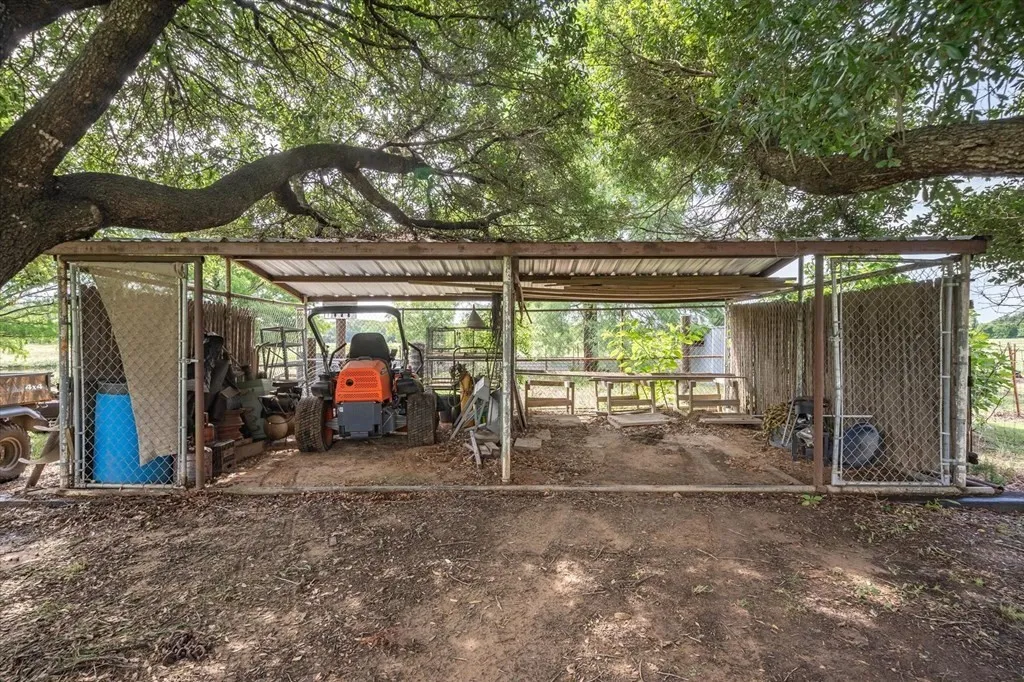 Single Family Residence For Sale in Van Zandt County , 290 A Vz County Road 3222, Wills Point, Texas 75169, 3 Bedroom, 3 Bathroom, 1 Garage spaces, 1,797 Sqft, built in 1995, mls#21359948, Real Estate Agent in Wills Point, Homes For Sale in Van Zandt county, Homes For Sale in Wills Point, Realtor in Wills Point Texas, Real Estate Brokerage Independent Realty Texas, Luminita Cordes Realtor