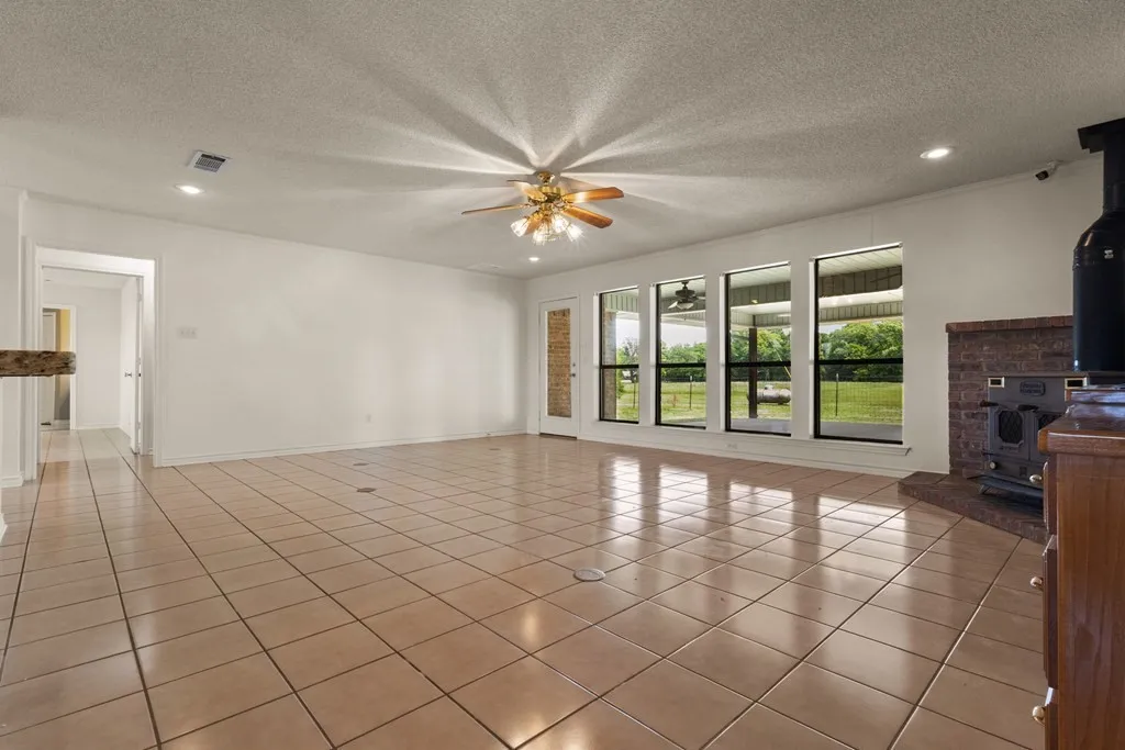 Single Family Residence For Sale in Van Zandt County , 290 A Vz County Road 3222, Wills Point, Texas 75169, 3 Bedroom, 3 Bathroom, 1 Garage spaces, 1,797 Sqft, built in 1995, mls#21359948, Real Estate Agent in Wills Point, Homes For Sale in Van Zandt county, Homes For Sale in Wills Point, Realtor in Wills Point Texas, Real Estate Brokerage Independent Realty Texas, Luminita Cordes Realtor