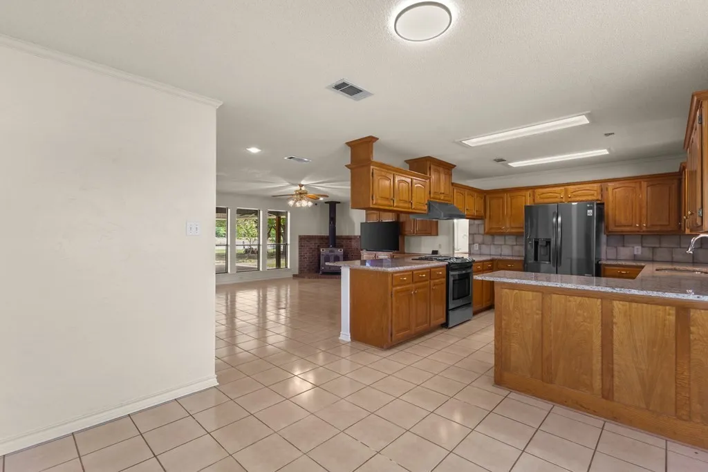 Single Family Residence For Sale in Van Zandt County , 290 A Vz County Road 3222, Wills Point, Texas 75169, 3 Bedroom, 3 Bathroom, 1 Garage spaces, 1,797 Sqft, built in 1995, mls#21359948, Real Estate Agent in Wills Point, Homes For Sale in Van Zandt county, Homes For Sale in Wills Point, Realtor in Wills Point Texas, Real Estate Brokerage Independent Realty Texas, Luminita Cordes Realtor