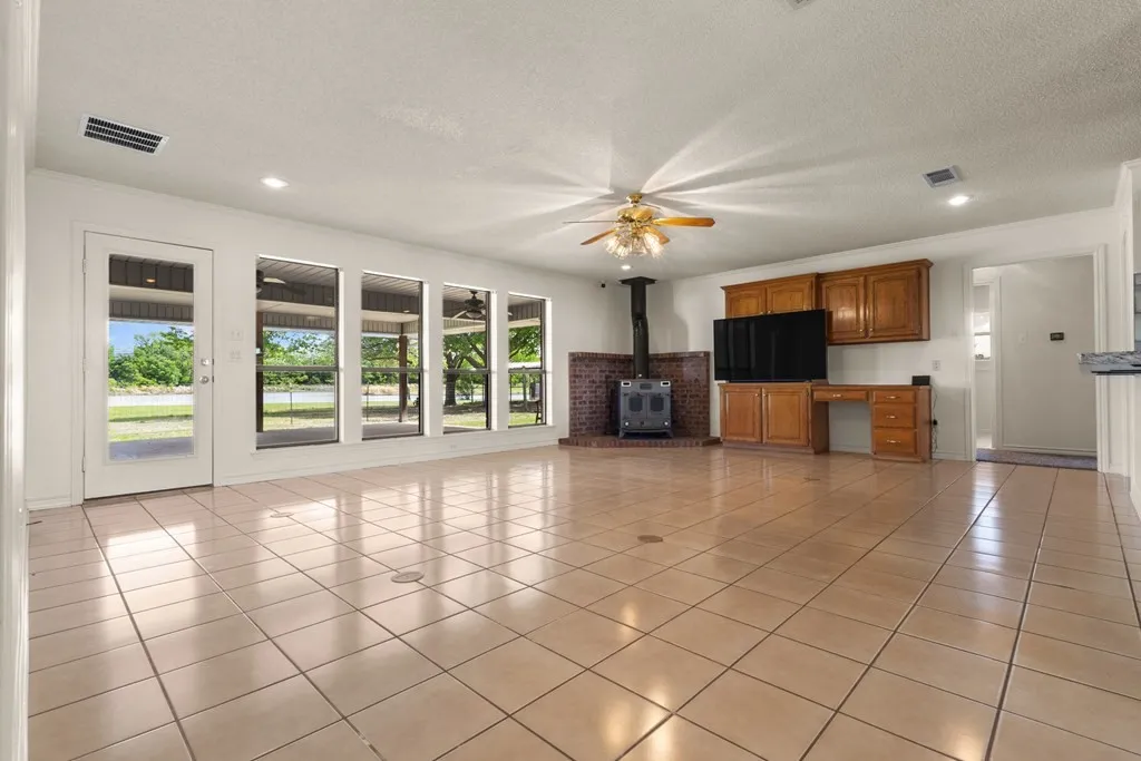 Single Family Residence For Sale in Van Zandt County , 290 A Vz County Road 3222, Wills Point, Texas 75169, 3 Bedroom, 3 Bathroom, 1 Garage spaces, 1,797 Sqft, built in 1995, mls#21359948, Real Estate Agent in Wills Point, Homes For Sale in Van Zandt county, Homes For Sale in Wills Point, Realtor in Wills Point Texas, Real Estate Brokerage Independent Realty Texas, Luminita Cordes Realtor