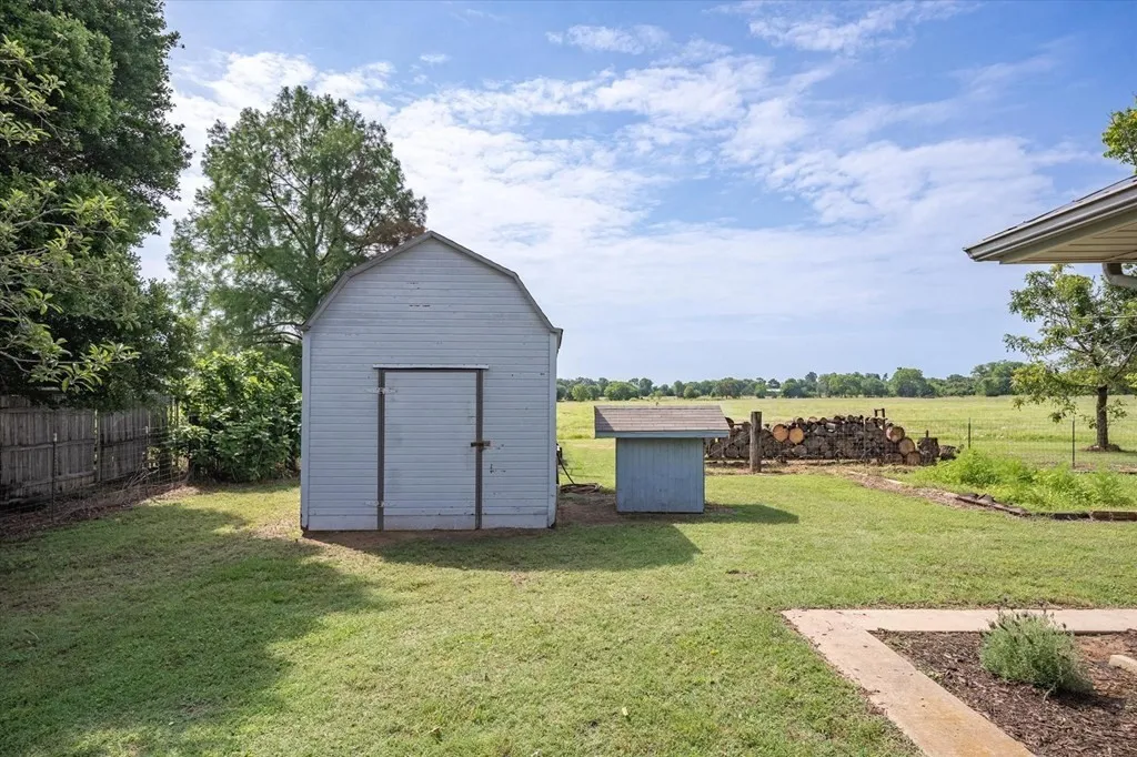 Single Family Residence For Sale in Van Zandt County , 290 A Vz County Road 3222, Wills Point, Texas 75169, 3 Bedroom, 3 Bathroom, 1 Garage spaces, 1,797 Sqft, built in 1995, mls#21359948, Real Estate Agent in Wills Point, Homes For Sale in Van Zandt county, Homes For Sale in Wills Point, Realtor in Wills Point Texas, Real Estate Brokerage Independent Realty Texas, Luminita Cordes Realtor