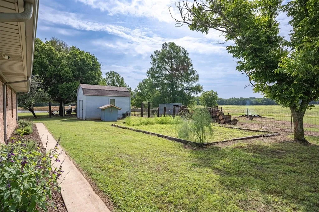 Single Family Residence For Sale in Van Zandt County , 290 A Vz County Road 3222, Wills Point, Texas 75169, 3 Bedroom, 3 Bathroom, 1 Garage spaces, 1,797 Sqft, built in 1995, mls#21359948, Real Estate Agent in Wills Point, Homes For Sale in Van Zandt county, Homes For Sale in Wills Point, Realtor in Wills Point Texas, Real Estate Brokerage Independent Realty Texas, Luminita Cordes Realtor