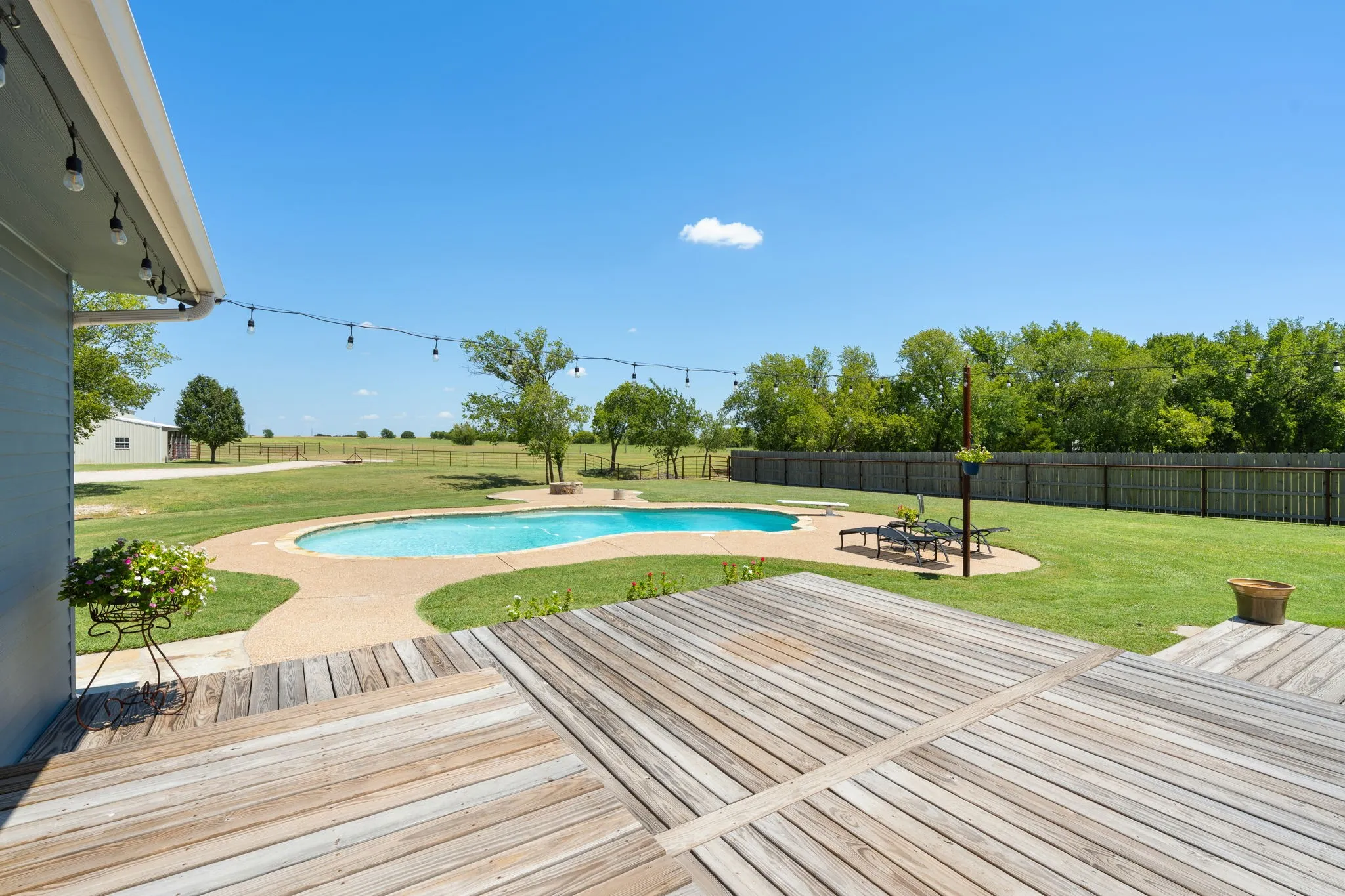 Single Family Residence For Sale in Ellis County , 257 Bud Run Road, Waxahachie, Texas 75165, 3 Bedroom, 3 Bathroom, 2 Garage spaces, 1,841 Sqft, built in 1972, mls#21359741, Real Estate Agent in Waxahachie, Homes For Sale in Ellis county, Homes For Sale in Waxahachie, Realtor in Waxahachie Texas, Real Estate Brokerage Independent Realty Texas, Luminita Cordes Realtor