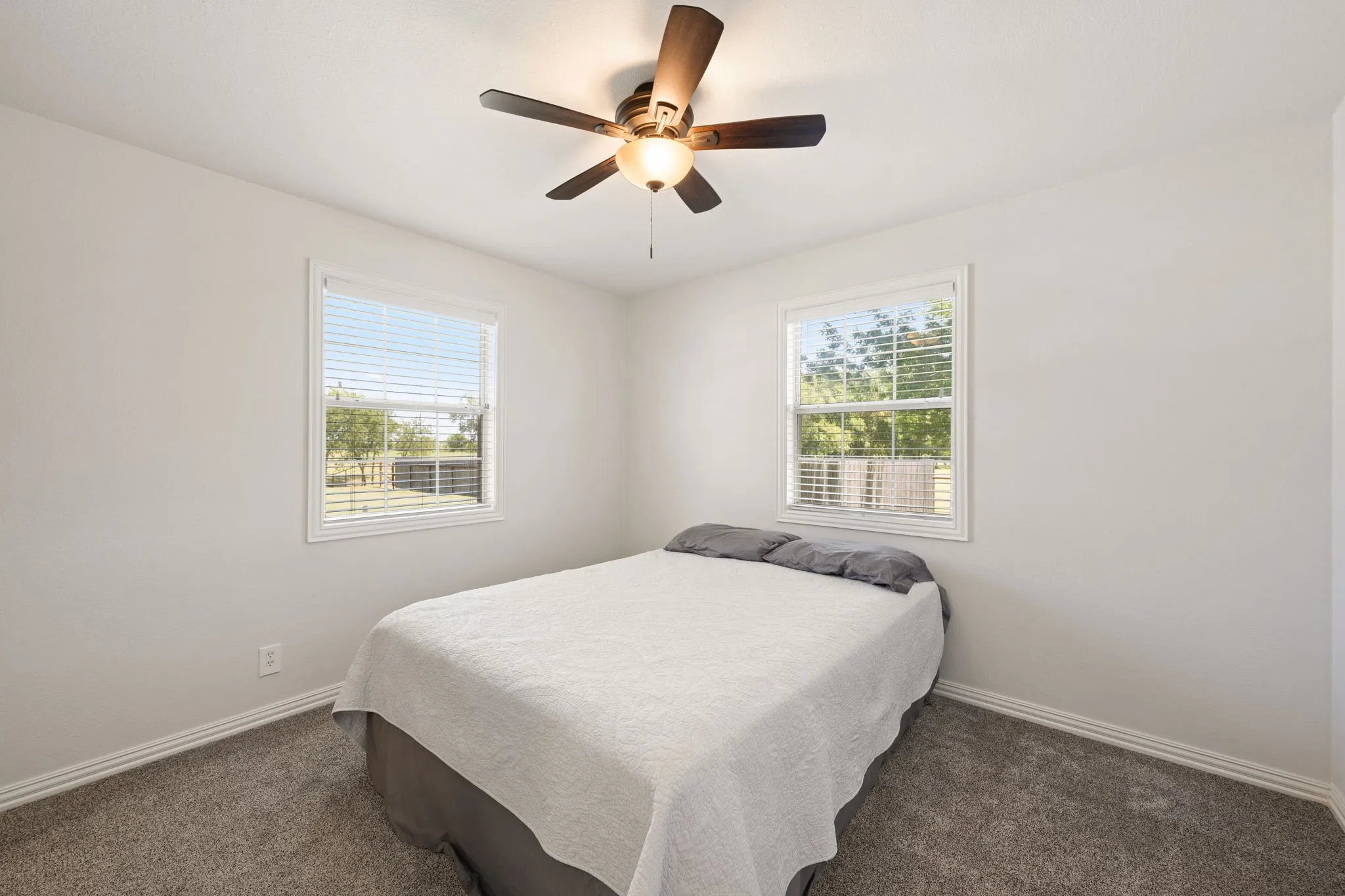 Single Family Residence For Sale in Ellis County , 257 Bud Run Road, Waxahachie, Texas 75165, 3 Bedroom, 3 Bathroom, 2 Garage spaces, 1,841 Sqft, built in 1972, mls#21359741, Real Estate Agent in Waxahachie, Homes For Sale in Ellis county, Homes For Sale in Waxahachie, Realtor in Waxahachie Texas, Real Estate Brokerage Independent Realty Texas, Luminita Cordes Realtor