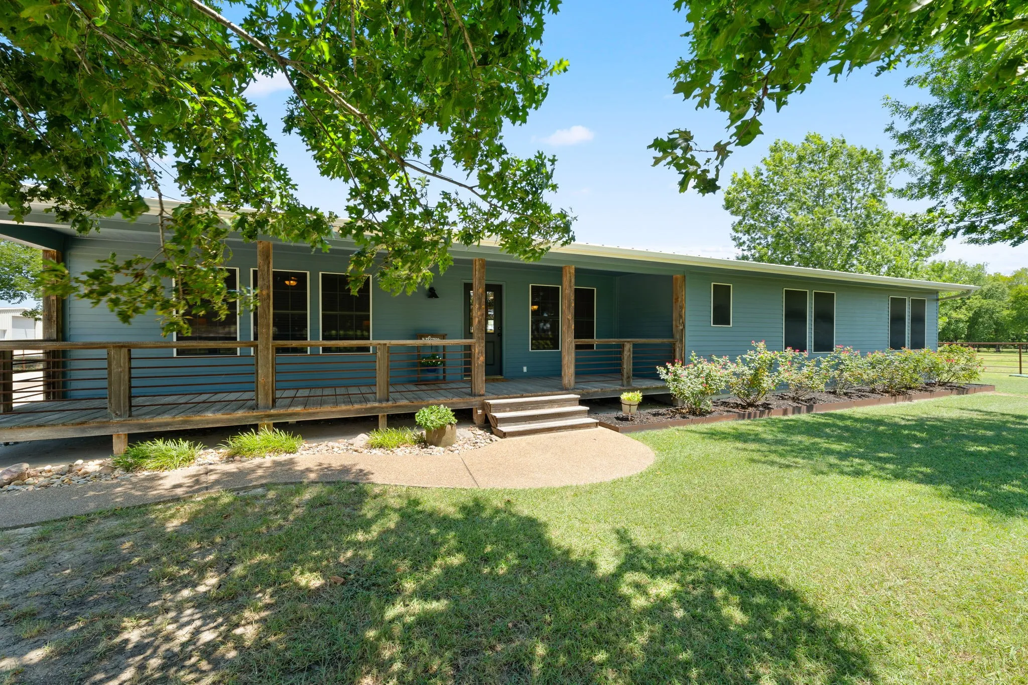 Single Family Residence For Sale in Ellis County , 257 Bud Run Road, Waxahachie, Texas 75165, 3 Bedroom, 3 Bathroom, 2 Garage spaces, 1,841 Sqft, built in 1972, mls#21359741, Real Estate Agent in Waxahachie, Homes For Sale in Ellis county, Homes For Sale in Waxahachie, Realtor in Waxahachie Texas, Real Estate Brokerage Independent Realty Texas, Luminita Cordes Realtor