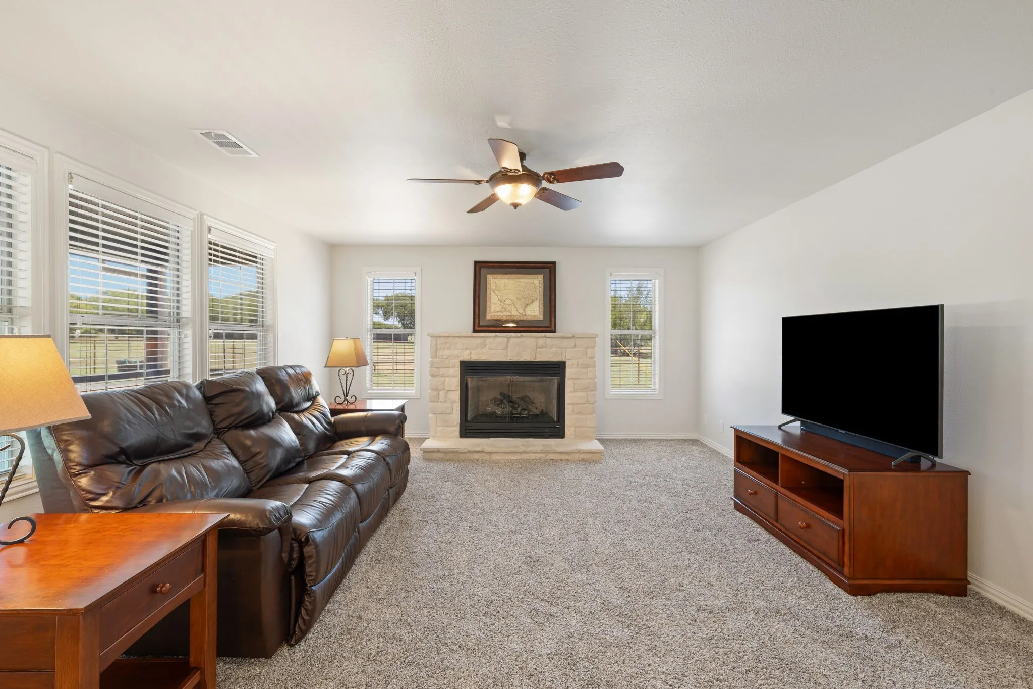 Single Family Residence For Sale in Ellis County , 257 Bud Run Road, Waxahachie, Texas 75165, 3 Bedroom, 3 Bathroom, 2 Garage spaces, 1,841 Sqft, built in 1972, mls#21359741, Real Estate Agent in Waxahachie, Homes For Sale in Ellis county, Homes For Sale in Waxahachie, Realtor in Waxahachie Texas, Real Estate Brokerage Independent Realty Texas, Luminita Cordes Realtor