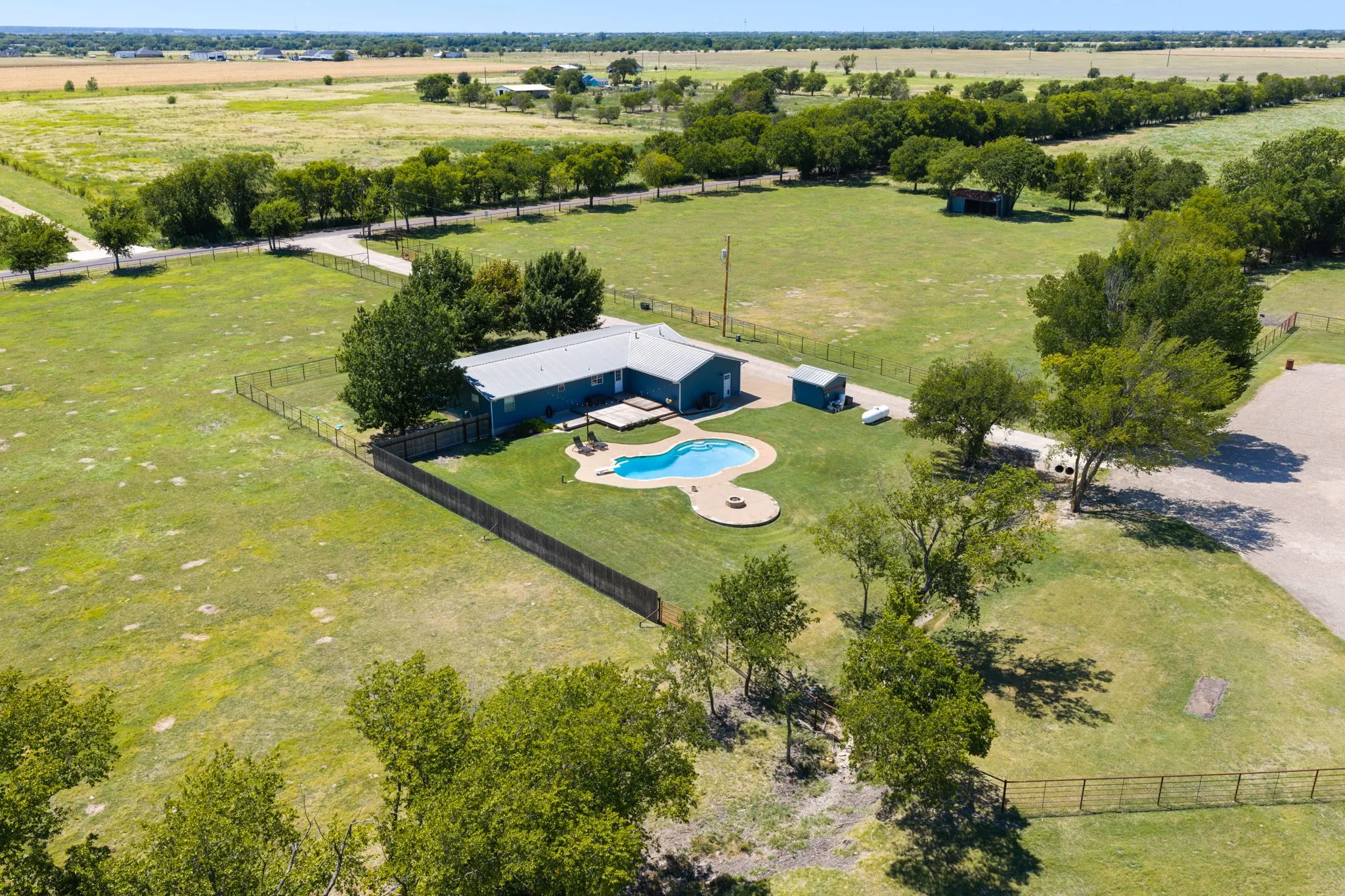 Single Family Residence For Sale in Ellis County , 257 Bud Run Road, Waxahachie, Texas 75165, 3 Bedroom, 3 Bathroom, 2 Garage spaces, 1,841 Sqft, built in 1972, mls#21359741, Real Estate Agent in Waxahachie, Homes For Sale in Ellis county, Homes For Sale in Waxahachie, Realtor in Waxahachie Texas, Real Estate Brokerage Independent Realty Texas, Luminita Cordes Realtor