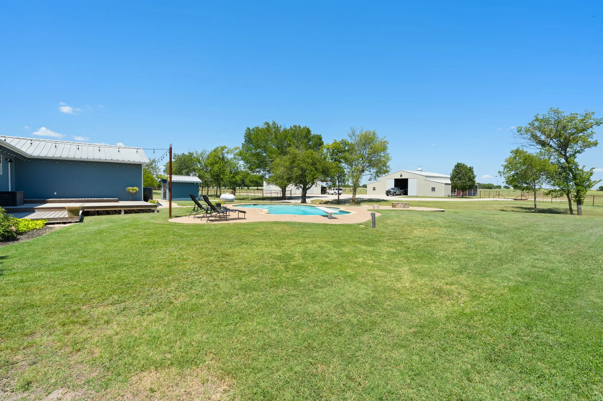 Single Family Residence For Sale in Ellis County , 257 Bud Run Road, Waxahachie, Texas 75165, 3 Bedroom, 3 Bathroom, 2 Garage spaces, 1,841 Sqft, built in 1972, mls#21359741, Real Estate Agent in Waxahachie, Homes For Sale in Ellis county, Homes For Sale in Waxahachie, Realtor in Waxahachie Texas, Real Estate Brokerage Independent Realty Texas, Luminita Cordes Realtor