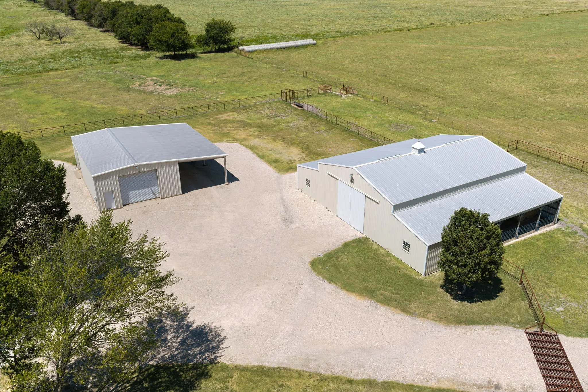 Single Family Residence For Sale in Ellis County , 257 Bud Run Road, Waxahachie, Texas 75165, 3 Bedroom, 3 Bathroom, 2 Garage spaces, 1,841 Sqft, built in 1972, mls#21359741, Real Estate Agent in Waxahachie, Homes For Sale in Ellis county, Homes For Sale in Waxahachie, Realtor in Waxahachie Texas, Real Estate Brokerage Independent Realty Texas, Luminita Cordes Realtor
