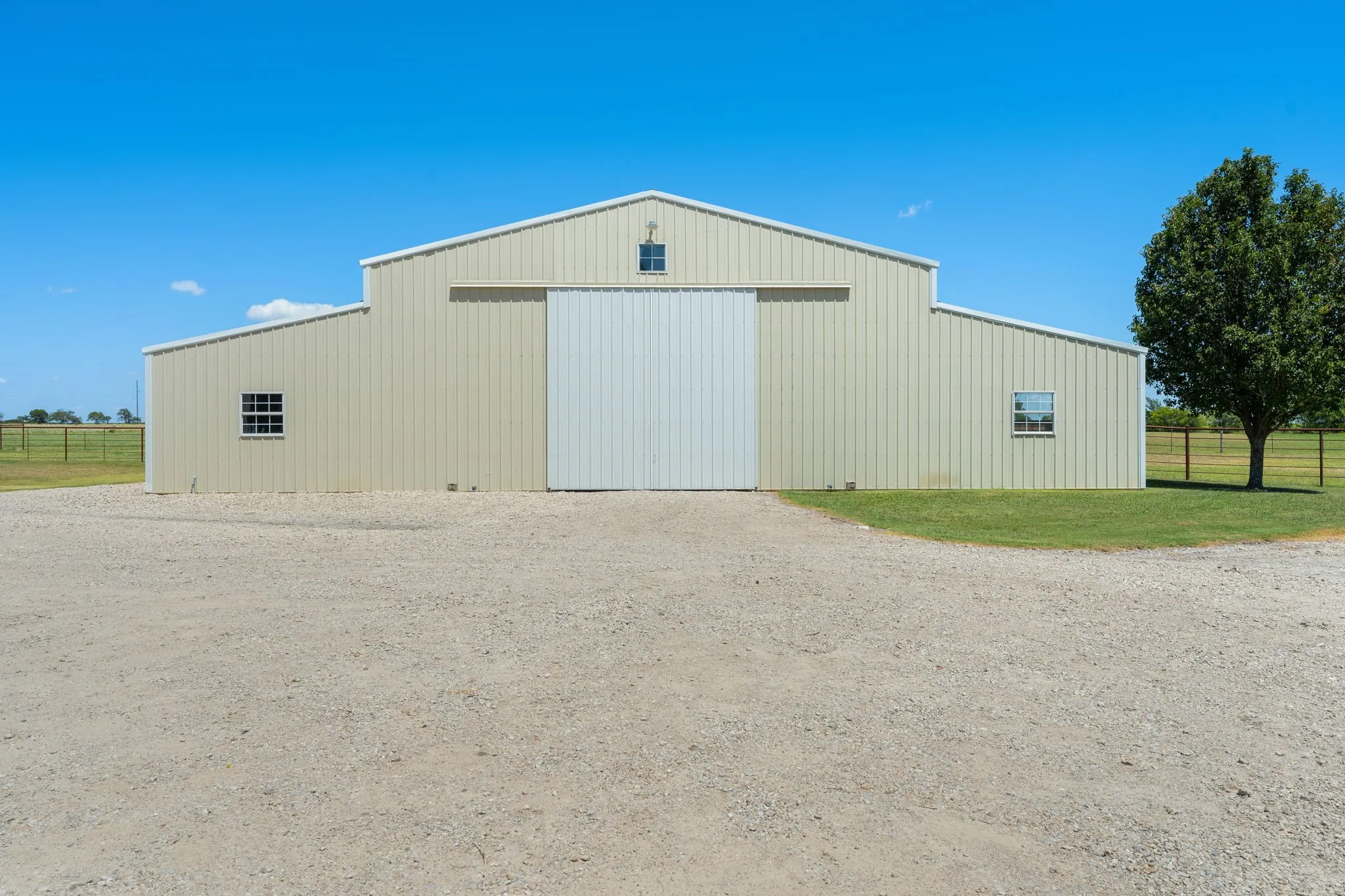 Single Family Residence For Sale in Ellis County , 257 Bud Run Road, Waxahachie, Texas 75165, 3 Bedroom, 3 Bathroom, 2 Garage spaces, 1,841 Sqft, built in 1972, mls#21359741, Real Estate Agent in Waxahachie, Homes For Sale in Ellis county, Homes For Sale in Waxahachie, Realtor in Waxahachie Texas, Real Estate Brokerage Independent Realty Texas, Luminita Cordes Realtor