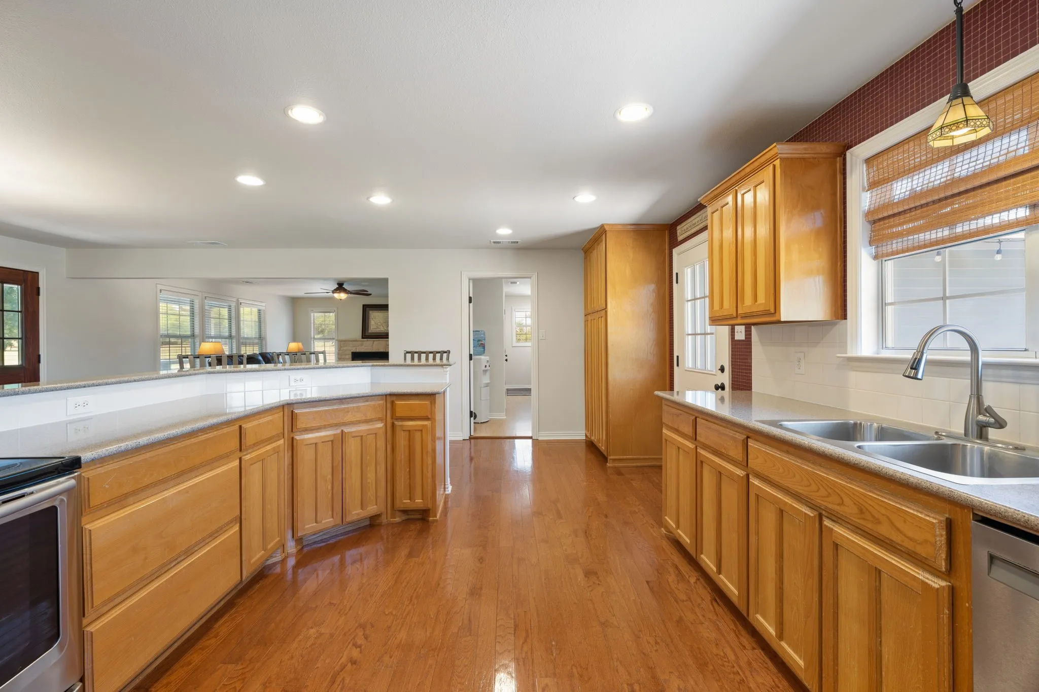 Single Family Residence For Sale in Ellis County , 257 Bud Run Road, Waxahachie, Texas 75165, 3 Bedroom, 3 Bathroom, 2 Garage spaces, 1,841 Sqft, built in 1972, mls#21359741, Real Estate Agent in Waxahachie, Homes For Sale in Ellis county, Homes For Sale in Waxahachie, Realtor in Waxahachie Texas, Real Estate Brokerage Independent Realty Texas, Luminita Cordes Realtor