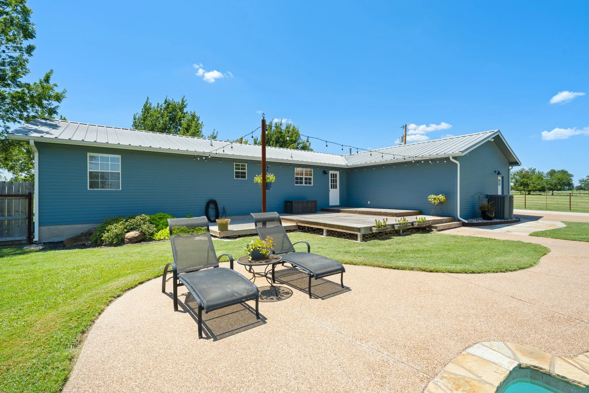 Single Family Residence For Sale in Ellis County , 257 Bud Run Road, Waxahachie, Texas 75165, 3 Bedroom, 3 Bathroom, 2 Garage spaces, 1,841 Sqft, built in 1972, mls#21359741, Real Estate Agent in Waxahachie, Homes For Sale in Ellis county, Homes For Sale in Waxahachie, Realtor in Waxahachie Texas, Real Estate Brokerage Independent Realty Texas, Luminita Cordes Realtor