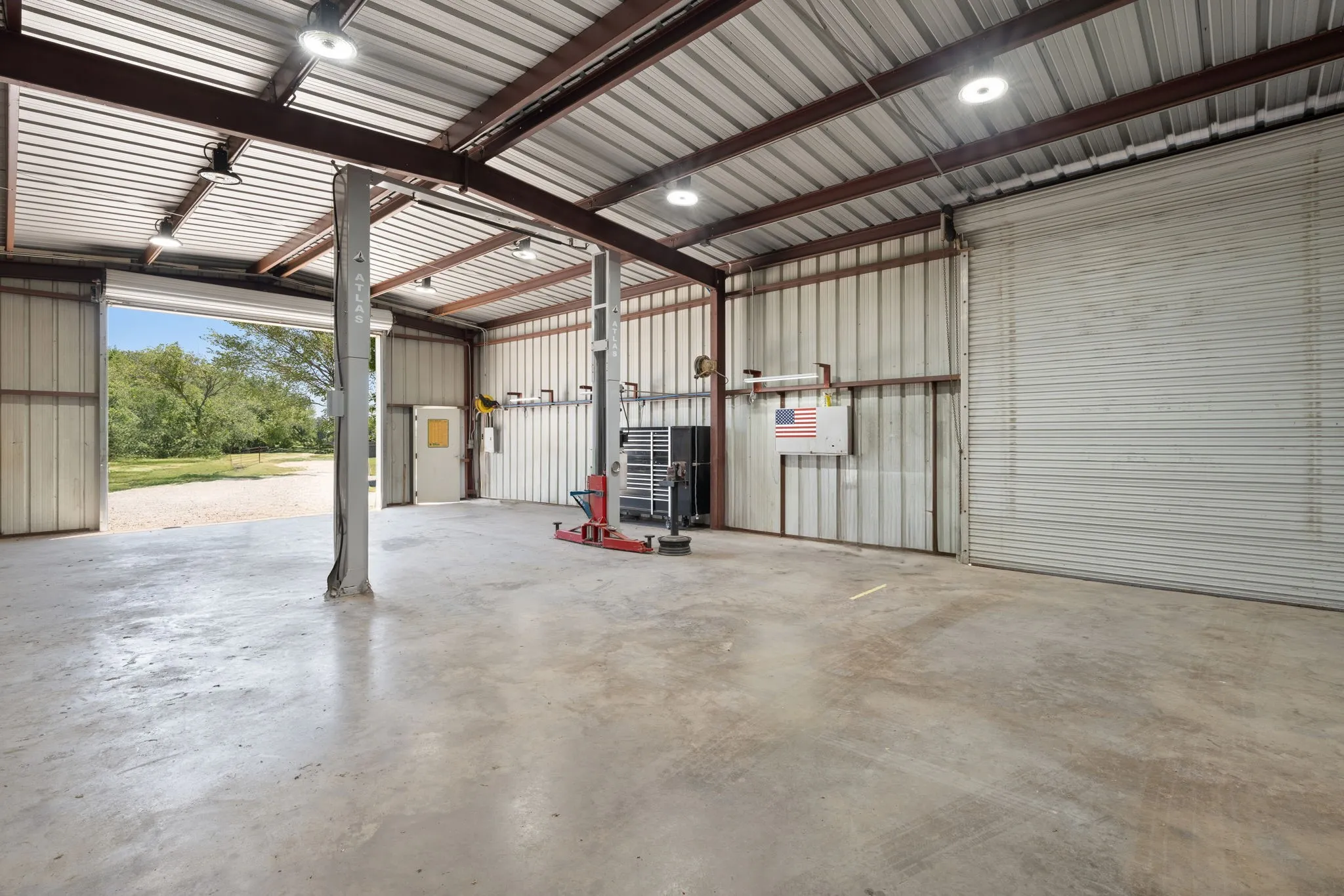 Single Family Residence For Sale in Ellis County , 257 Bud Run Road, Waxahachie, Texas 75165, 3 Bedroom, 3 Bathroom, 2 Garage spaces, 1,841 Sqft, built in 1972, mls#21359741, Real Estate Agent in Waxahachie, Homes For Sale in Ellis county, Homes For Sale in Waxahachie, Realtor in Waxahachie Texas, Real Estate Brokerage Independent Realty Texas, Luminita Cordes Realtor