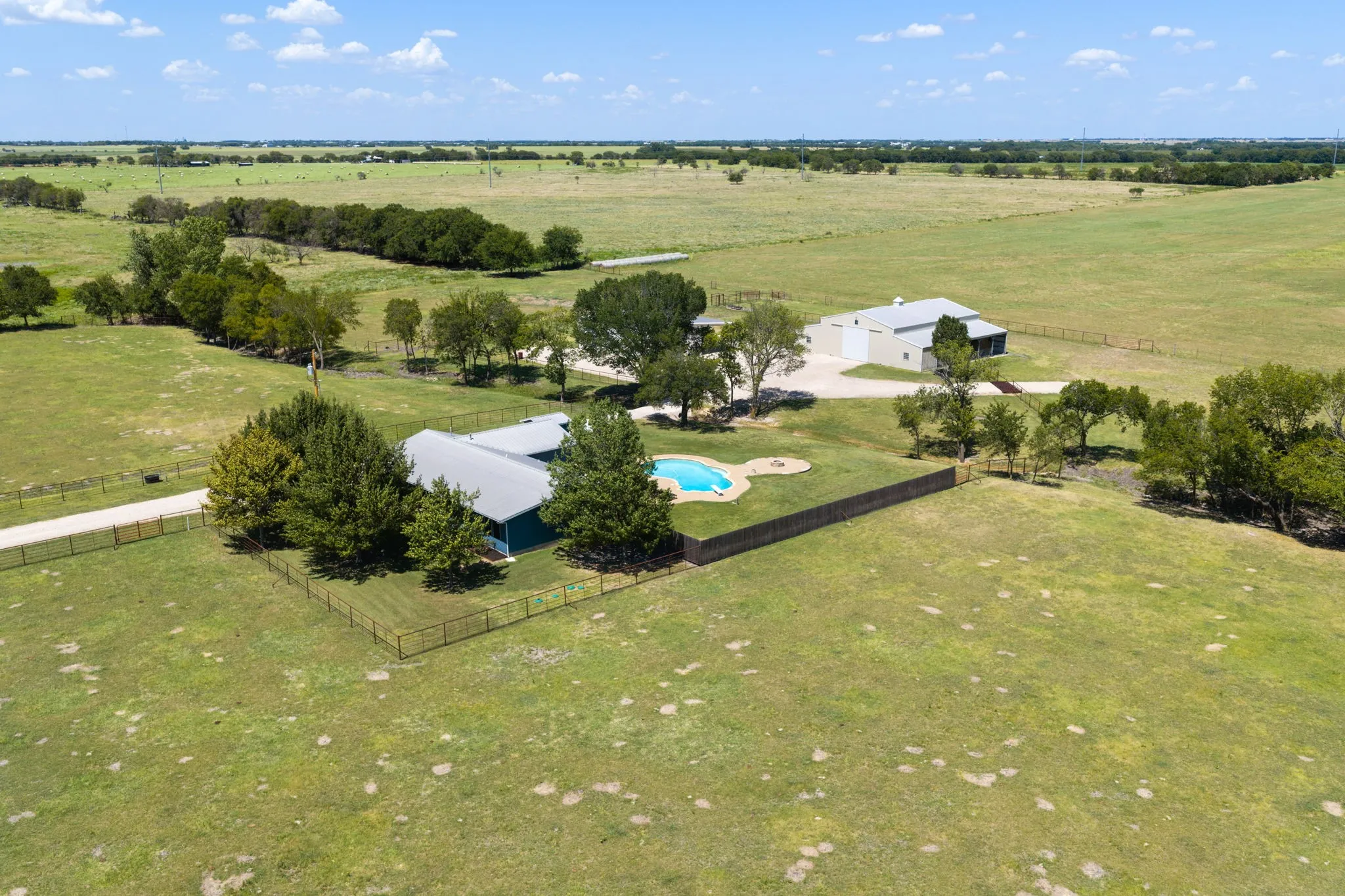 Single Family Residence For Sale in Ellis County , 257 Bud Run Road, Waxahachie, Texas 75165, 3 Bedroom, 3 Bathroom, 2 Garage spaces, 1,841 Sqft, built in 1972, mls#21359741, Real Estate Agent in Waxahachie, Homes For Sale in Ellis county, Homes For Sale in Waxahachie, Realtor in Waxahachie Texas, Real Estate Brokerage Independent Realty Texas, Luminita Cordes Realtor
