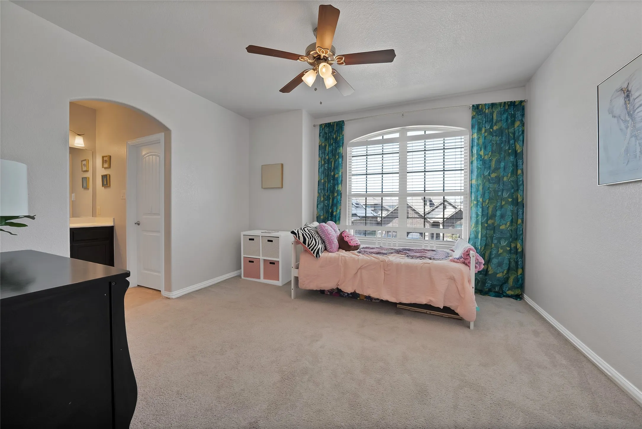 Single Family Residence For Sale in Tarrant County , 4702 Sunflower Drive, Mansfield, Texas 76063, 5 Bedroom, 4 Bathroom, 2 Garage spaces, 3,414 Sqft, built in 2016, mls#21356030, Real Estate Agent in Mansfield, Homes For Sale in Tarrant county, Homes For Sale in Mansfield, Realtor in Mansfield Texas, Real Estate Brokerage Independent Realty Texas, Luminita Cordes Realtor