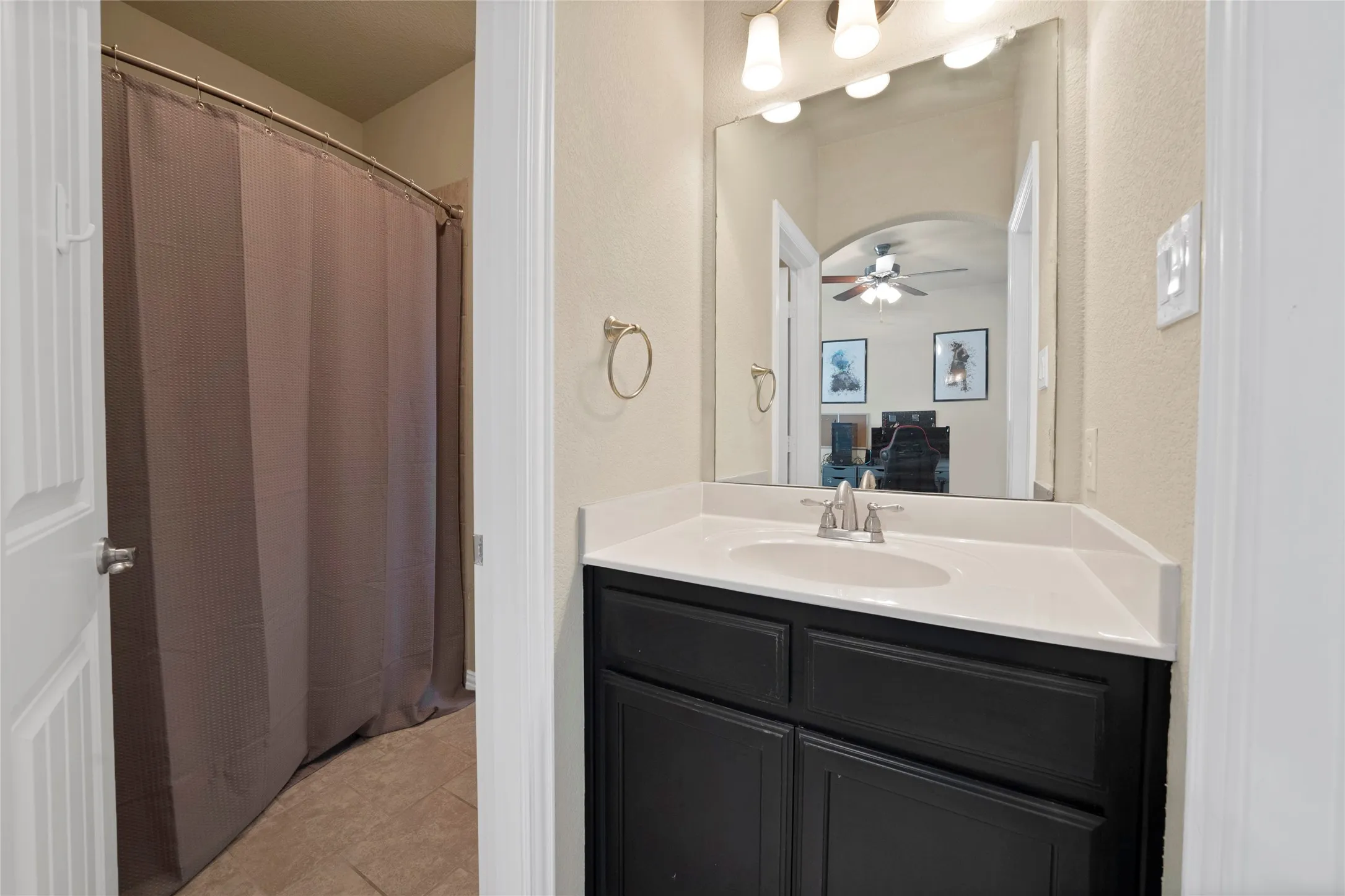 Single Family Residence For Sale in Tarrant County , 4702 Sunflower Drive, Mansfield, Texas 76063, 5 Bedroom, 4 Bathroom, 2 Garage spaces, 3,414 Sqft, built in 2016, mls#21356030, Real Estate Agent in Mansfield, Homes For Sale in Tarrant county, Homes For Sale in Mansfield, Realtor in Mansfield Texas, Real Estate Brokerage Independent Realty Texas, Luminita Cordes Realtor
