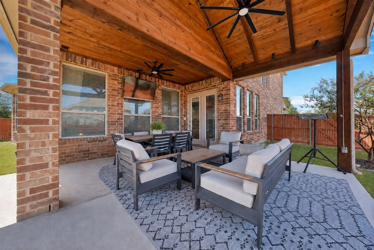 Single Family Residence For Sale in Tarrant County , 4702 Sunflower Drive, Mansfield, Texas 76063, 5 Bedroom, 4 Bathroom, 2 Garage spaces, 3,414 Sqft, built in 2016, mls#21356030, Real Estate Agent in Mansfield, Homes For Sale in Tarrant county, Homes For Sale in Mansfield, Realtor in Mansfield Texas, Real Estate Brokerage Independent Realty Texas, Luminita Cordes Realtor