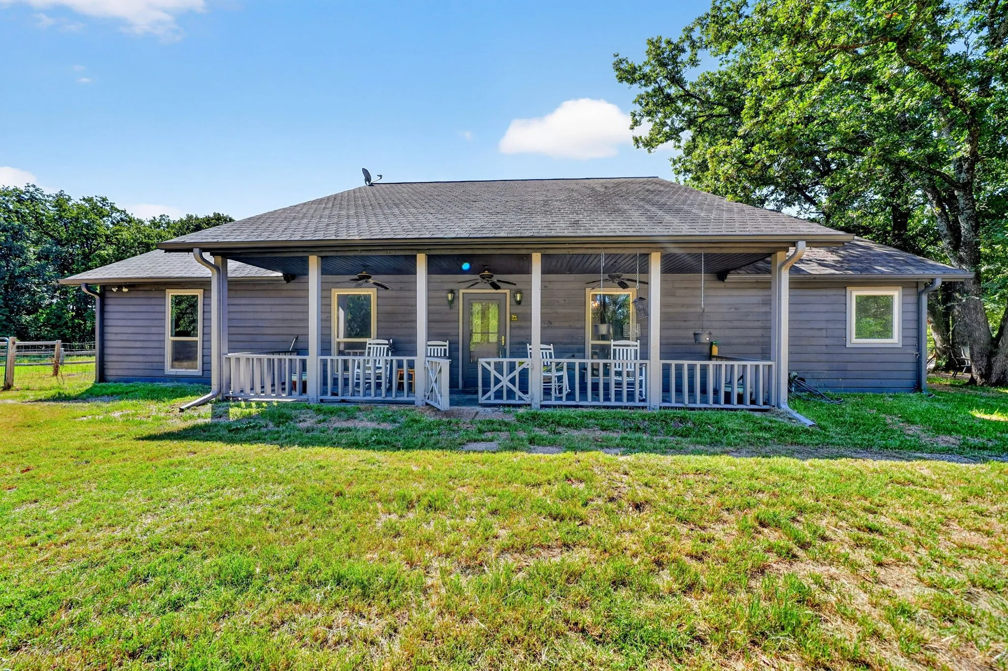 Single Family Residence For Sale in Kaufman County , 10148 Bluebonnet Drive, Scurry, Texas 75158, 3 Bedroom, 3 Bathroom, Garage spaces, 2,624 Sqft, built in 1993, mls#21359917, Real Estate Agent in Scurry, Homes For Sale in Kaufman county, Homes For Sale in Scurry, Realtor in Scurry Texas, Real Estate Brokerage Independent Realty Texas, Luminita Cordes Realtor