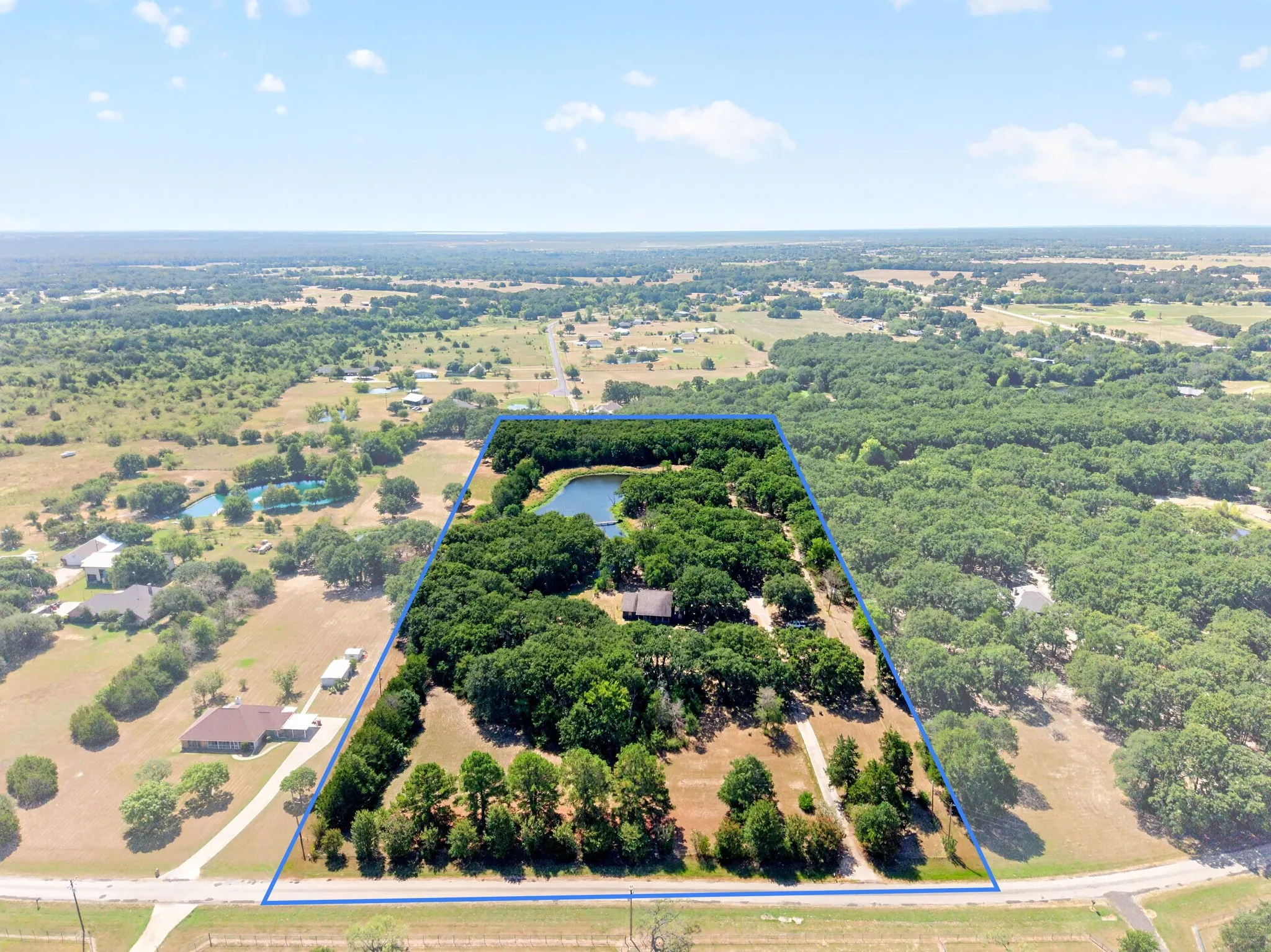 Single Family Residence For Sale in Kaufman County , 10148 Bluebonnet Drive, Scurry, Texas 75158, 3 Bedroom, 3 Bathroom, Garage spaces, 2,624 Sqft, built in 1993, mls#21359917, Real Estate Agent in Scurry, Homes For Sale in Kaufman county, Homes For Sale in Scurry, Realtor in Scurry Texas, Real Estate Brokerage Independent Realty Texas, Luminita Cordes Realtor