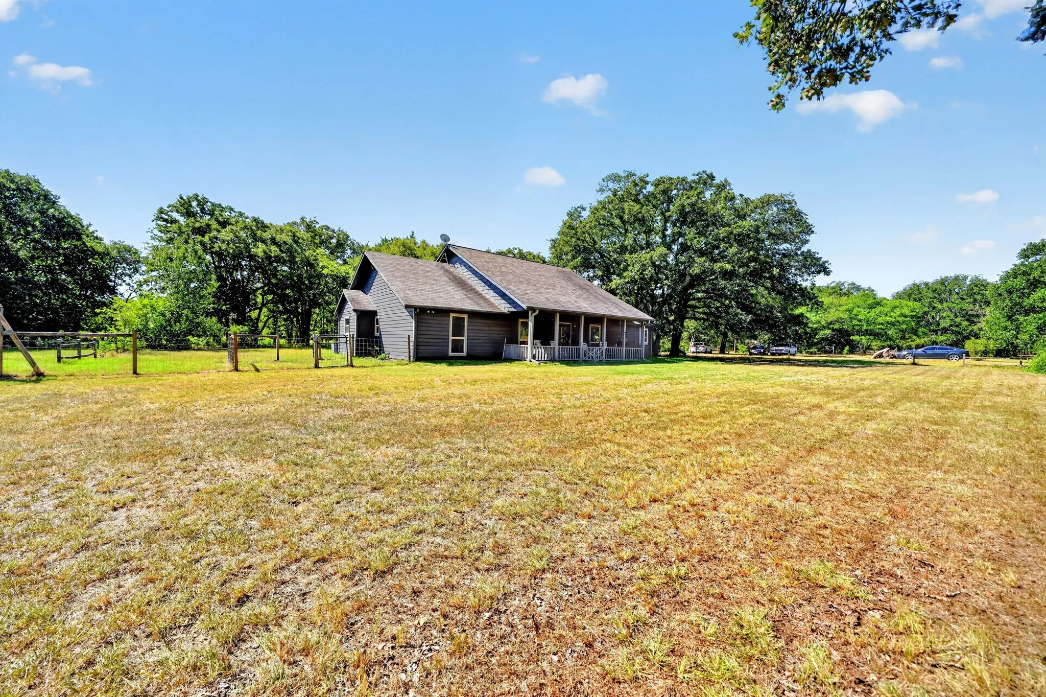 Single Family Residence For Sale in Kaufman County , 10148 Bluebonnet Drive, Scurry, Texas 75158, 3 Bedroom, 3 Bathroom, Garage spaces, 2,624 Sqft, built in 1993, mls#21359917, Real Estate Agent in Scurry, Homes For Sale in Kaufman county, Homes For Sale in Scurry, Realtor in Scurry Texas, Real Estate Brokerage Independent Realty Texas, Luminita Cordes Realtor