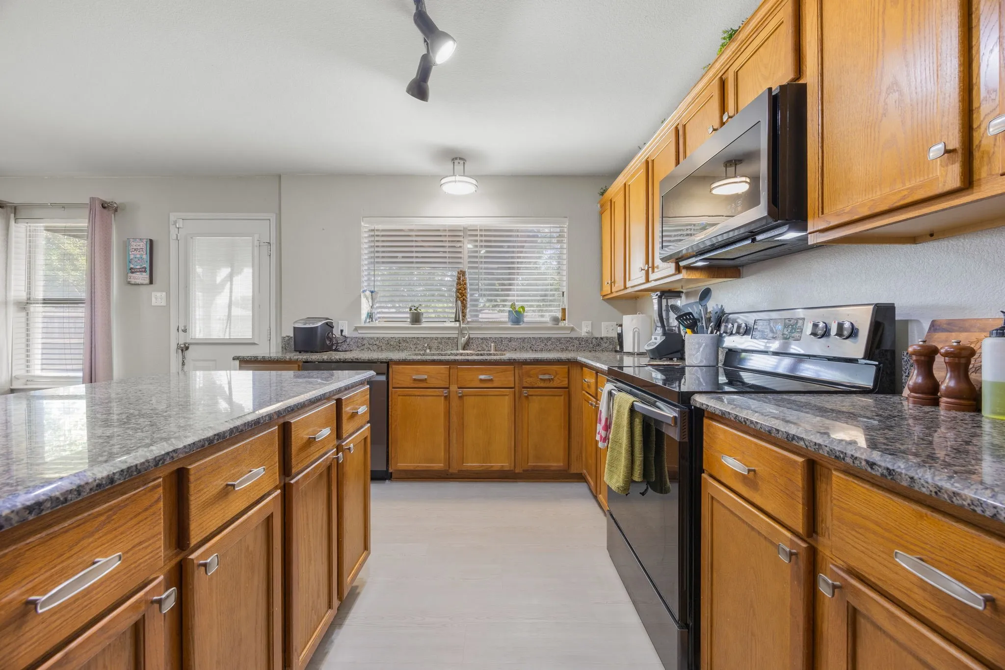 Single Family Residence For Sale in Collin County , 315 Highland Creek Drive, Wylie, Texas 75098, 4 Bedroom, 3 Bathroom, 2 Garage spaces, 2,736 Sqft, built in 2005, mls#21358665, Real Estate Agent in Wylie, Homes For Sale in Collin county, Homes For Sale in Wylie, Realtor in Wylie Texas, Real Estate Brokerage Independent Realty Texas, Luminita Cordes Realtor