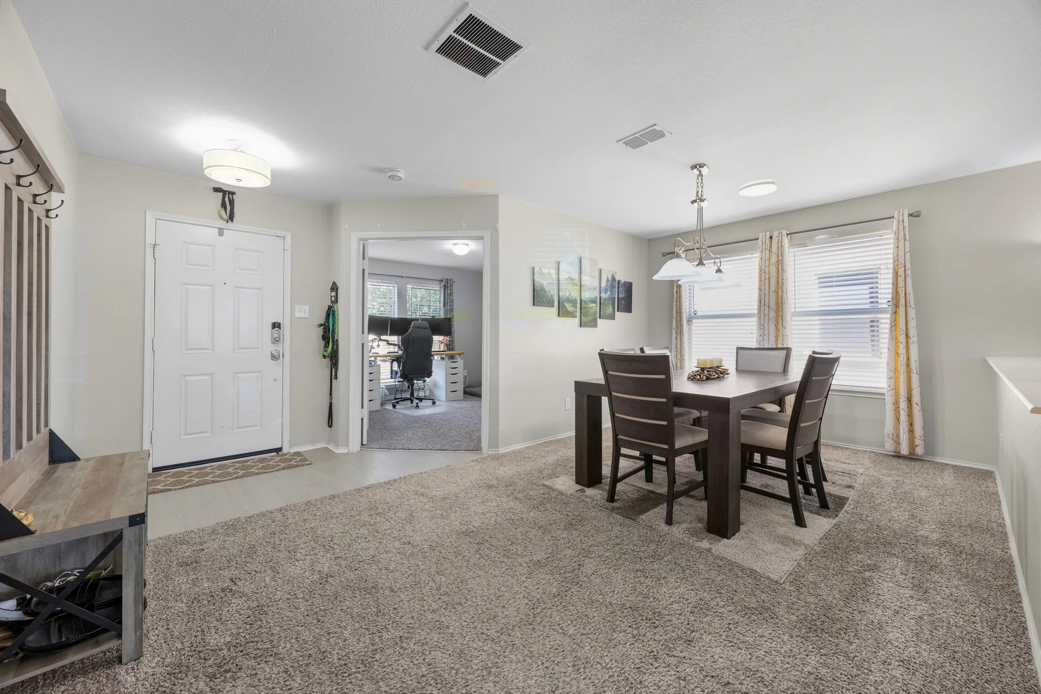Single Family Residence For Sale in Collin County , 315 Highland Creek Drive, Wylie, Texas 75098, 4 Bedroom, 3 Bathroom, 2 Garage spaces, 2,736 Sqft, built in 2005, mls#21358665, Real Estate Agent in Wylie, Homes For Sale in Collin county, Homes For Sale in Wylie, Realtor in Wylie Texas, Real Estate Brokerage Independent Realty Texas, Luminita Cordes Realtor