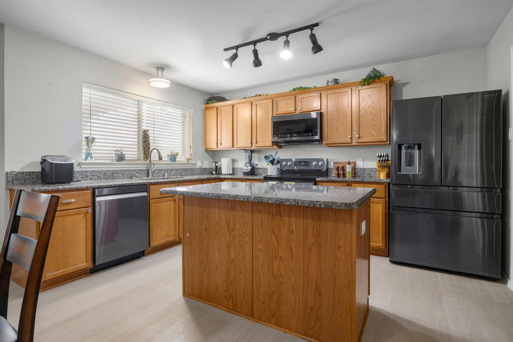Single Family Residence For Sale in Collin County , 315 Highland Creek Drive, Wylie, Texas 75098, 4 Bedroom, 3 Bathroom, 2 Garage spaces, 2,736 Sqft, built in 2005, mls#21358665, Real Estate Agent in Wylie, Homes For Sale in Collin county, Homes For Sale in Wylie, Realtor in Wylie Texas, Real Estate Brokerage Independent Realty Texas, Luminita Cordes Realtor