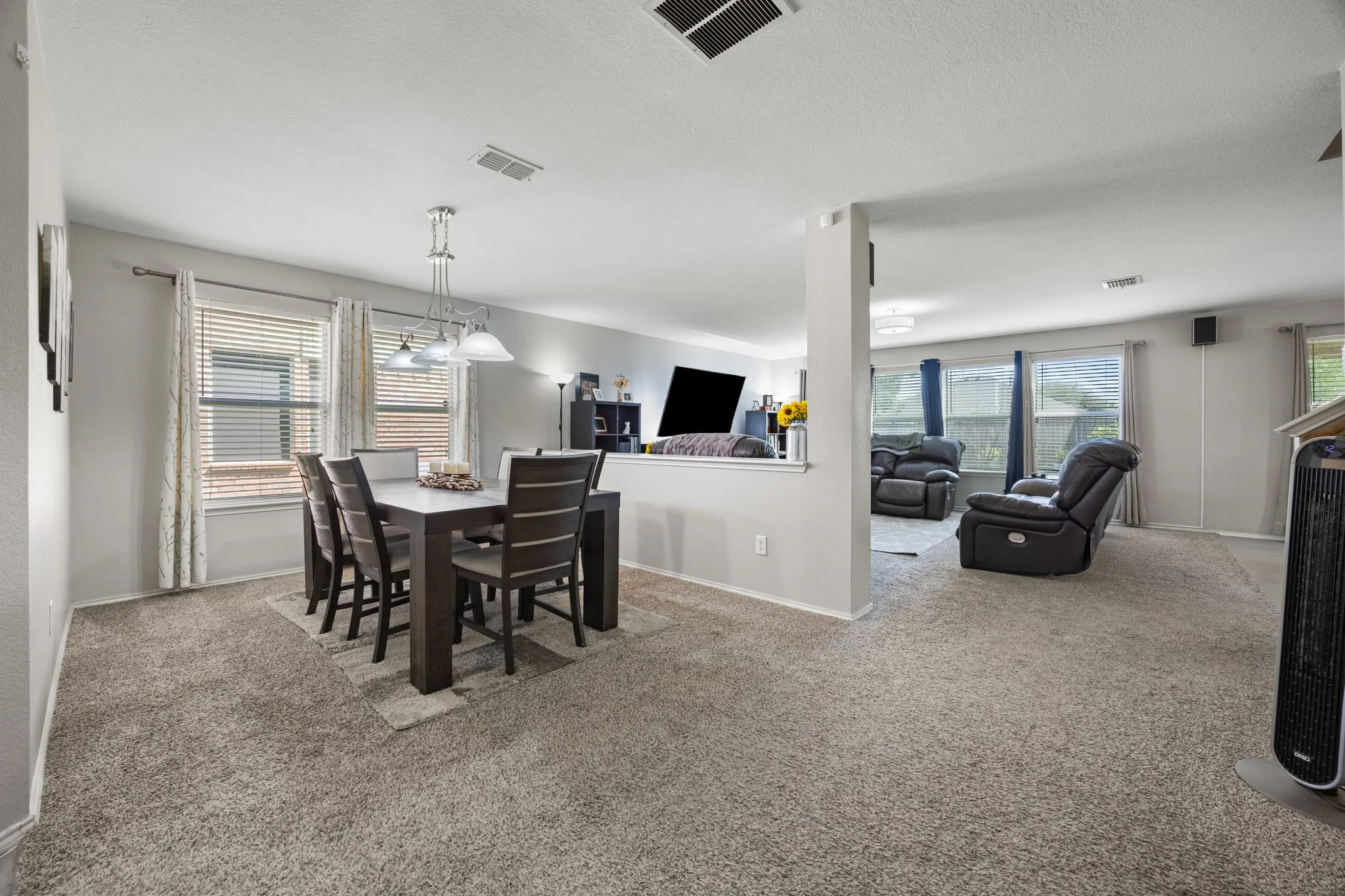 Single Family Residence For Sale in Collin County , 315 Highland Creek Drive, Wylie, Texas 75098, 4 Bedroom, 3 Bathroom, 2 Garage spaces, 2,736 Sqft, built in 2005, mls#21358665, Real Estate Agent in Wylie, Homes For Sale in Collin county, Homes For Sale in Wylie, Realtor in Wylie Texas, Real Estate Brokerage Independent Realty Texas, Luminita Cordes Realtor