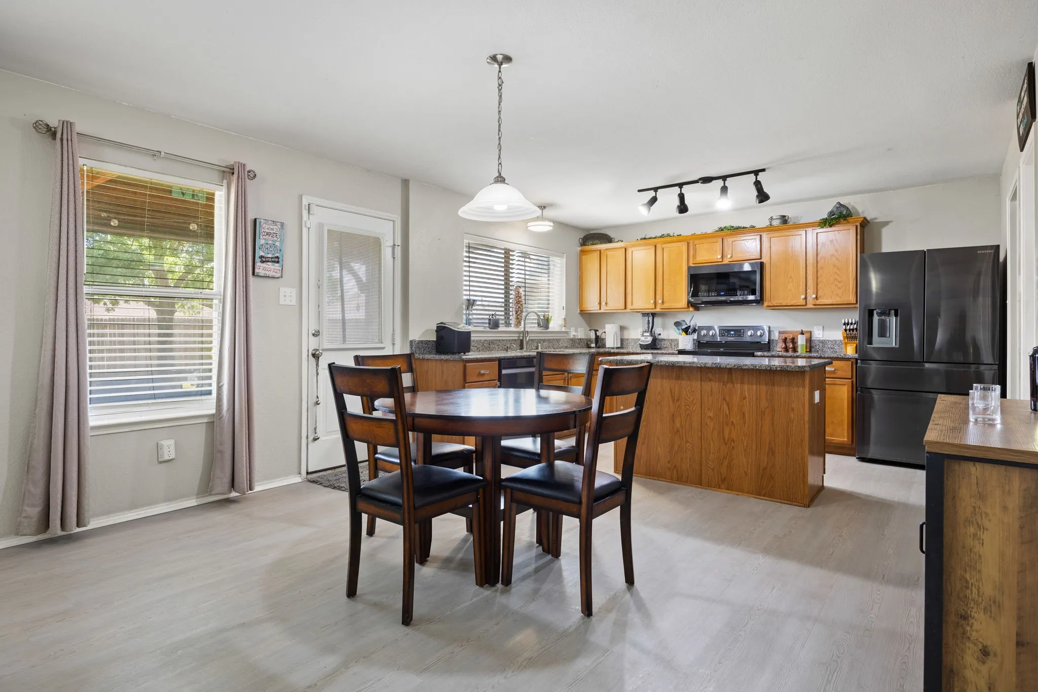 Single Family Residence For Sale in Collin County , 315 Highland Creek Drive, Wylie, Texas 75098, 4 Bedroom, 3 Bathroom, 2 Garage spaces, 2,736 Sqft, built in 2005, mls#21358665, Real Estate Agent in Wylie, Homes For Sale in Collin county, Homes For Sale in Wylie, Realtor in Wylie Texas, Real Estate Brokerage Independent Realty Texas, Luminita Cordes Realtor