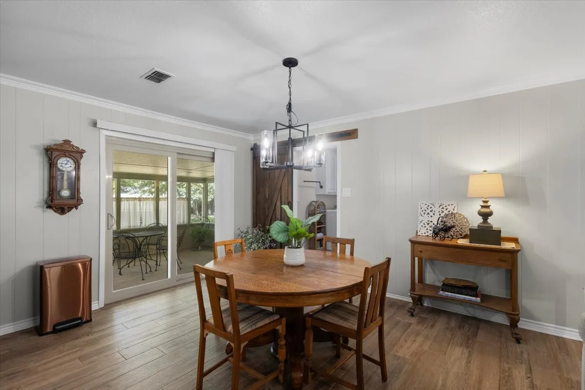 Single Family Residence For Sale in Smith County , 103 Grass Knoll Drive, Hideaway, Texas 75771, 3 Bedroom, 2 Bathroom, 2 Garage spaces, 1,510 Sqft, built in 1978, mls#21359396, Real Estate Agent in Hideaway, Homes For Sale in Smith county, Homes For Sale in Hideaway, Realtor in Hideaway Texas, Real Estate Brokerage Independent Realty Texas, Luminita Cordes Realtor