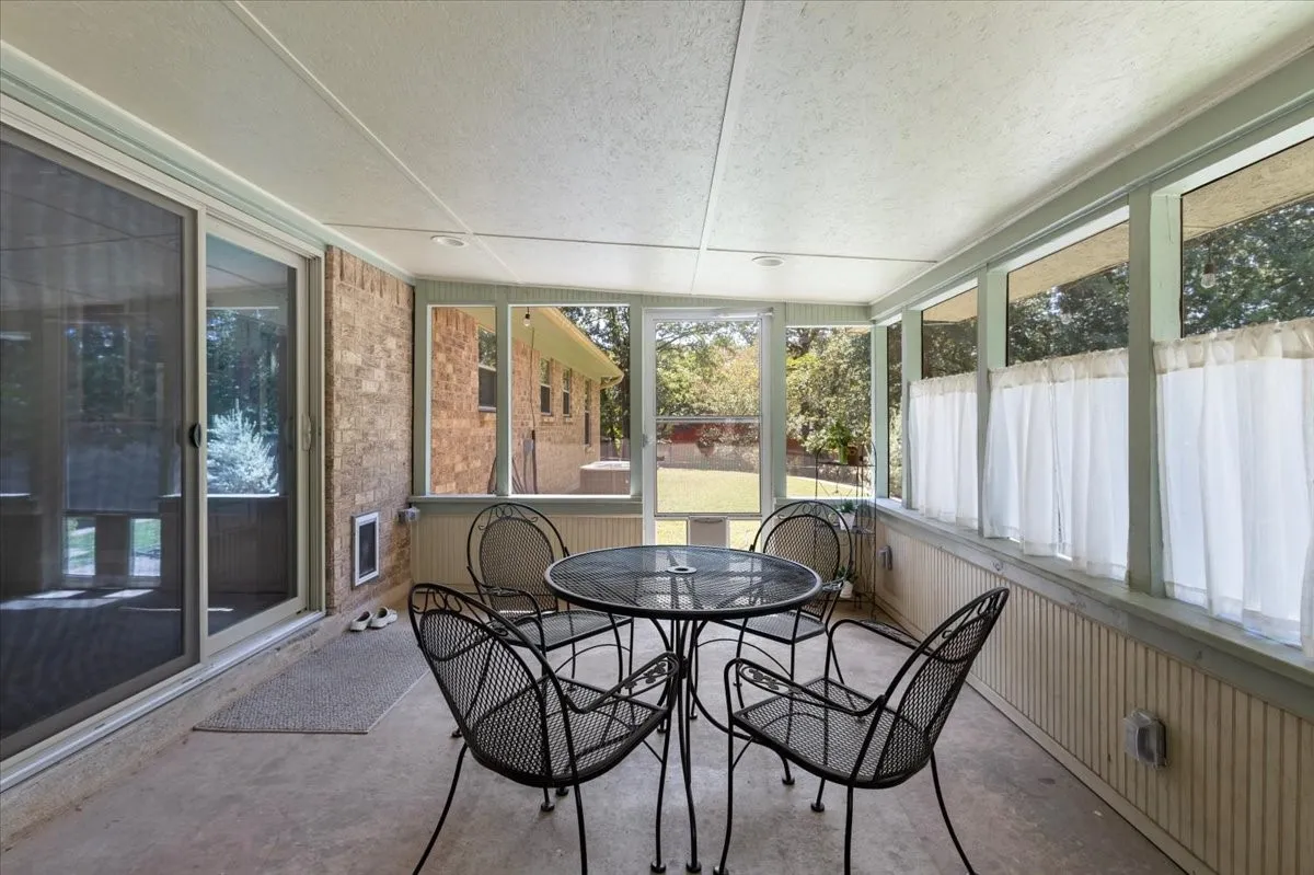 Single Family Residence For Sale in Smith County , 103 Grass Knoll Drive, Hideaway, Texas 75771, 3 Bedroom, 2 Bathroom, 2 Garage spaces, 1,510 Sqft, built in 1978, mls#21359396, Real Estate Agent in Hideaway, Homes For Sale in Smith county, Homes For Sale in Hideaway, Realtor in Hideaway Texas, Real Estate Brokerage Independent Realty Texas, Luminita Cordes Realtor