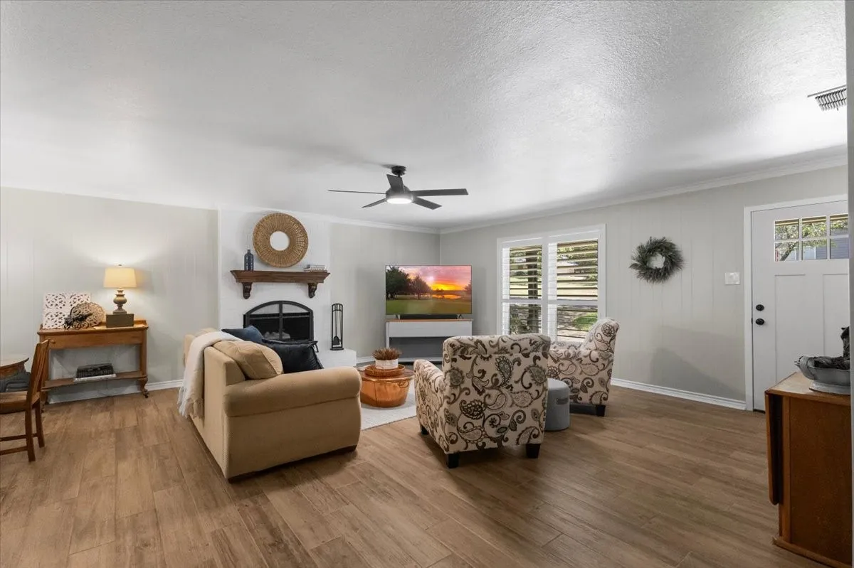 Single Family Residence For Sale in Smith County , 103 Grass Knoll Drive, Hideaway, Texas 75771, 3 Bedroom, 2 Bathroom, 2 Garage spaces, 1,510 Sqft, built in 1978, mls#21359396, Real Estate Agent in Hideaway, Homes For Sale in Smith county, Homes For Sale in Hideaway, Realtor in Hideaway Texas, Real Estate Brokerage Independent Realty Texas, Luminita Cordes Realtor